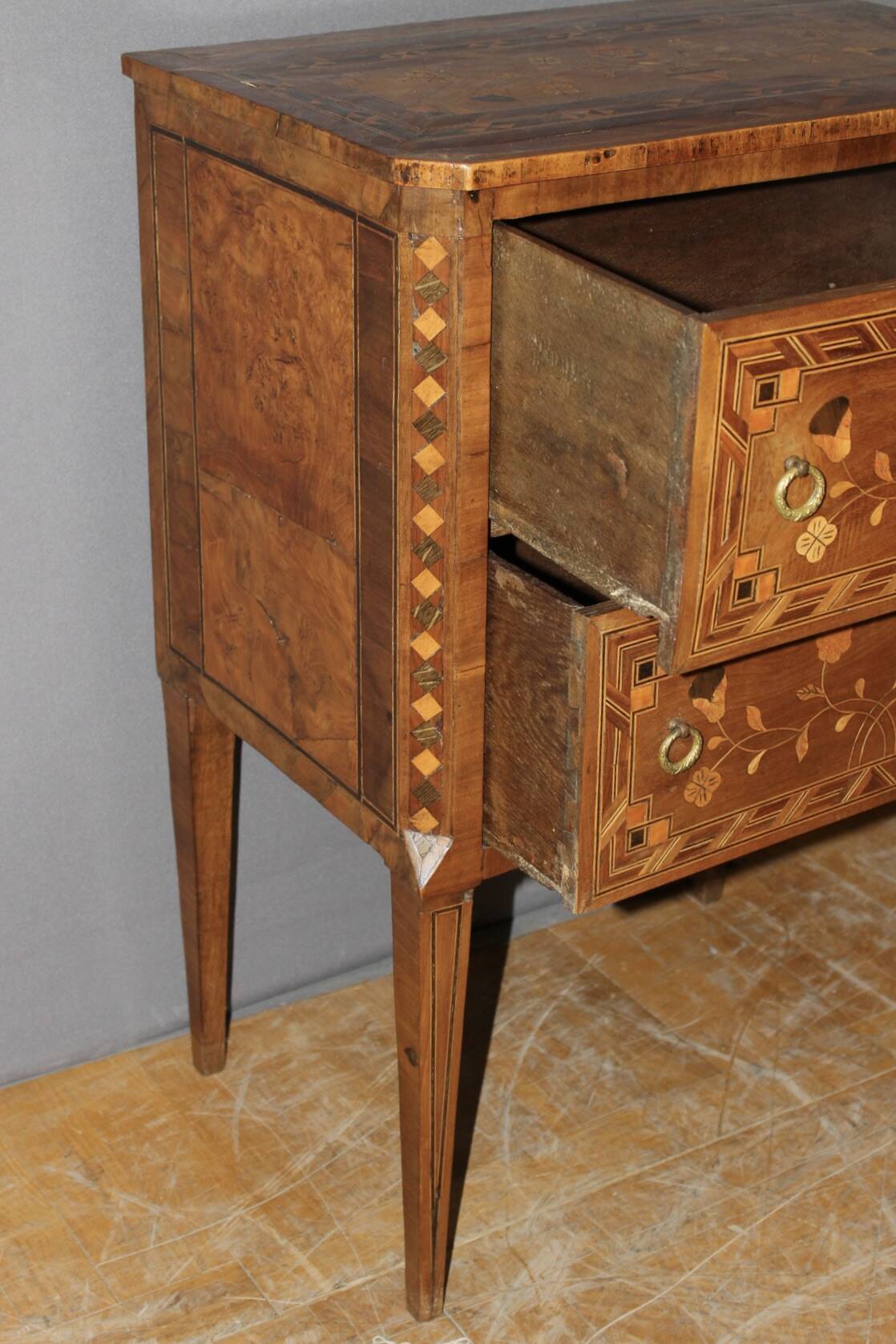 Commode italienne en Marqueterie début XIX