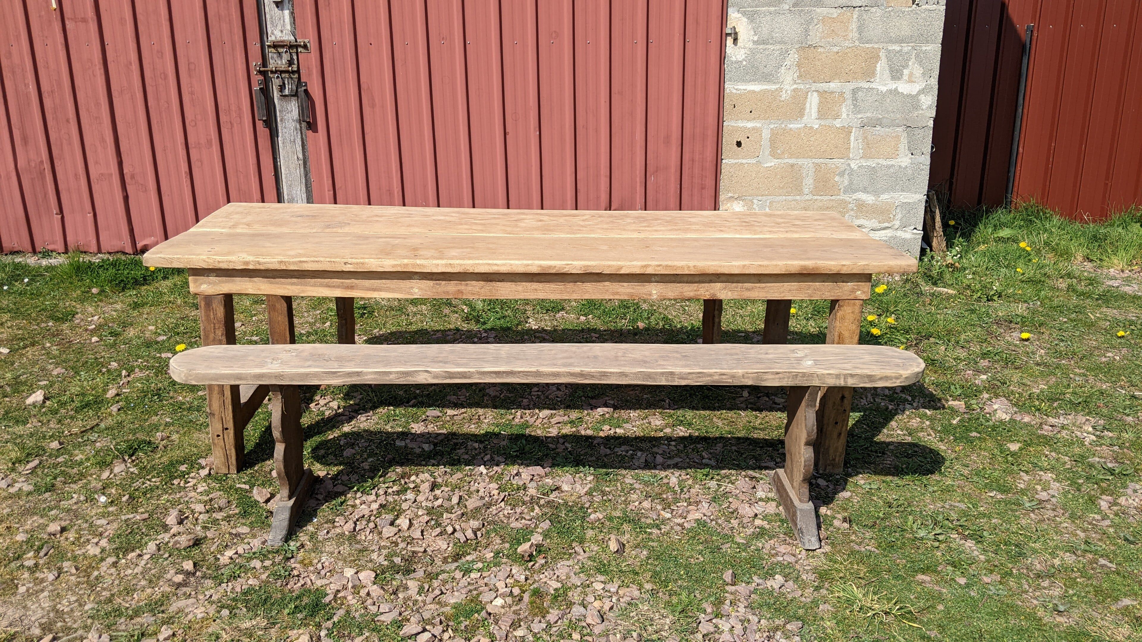 Table de ferme et ses deux bancs