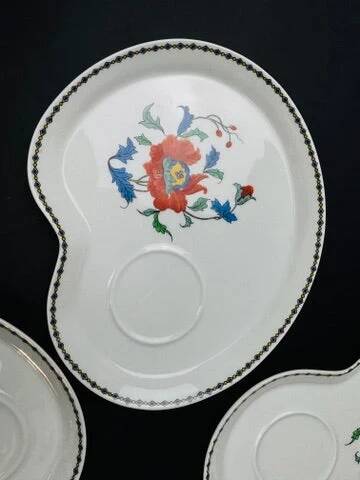 Set of 4 Paris porcelain breakfast cups, Pavot model