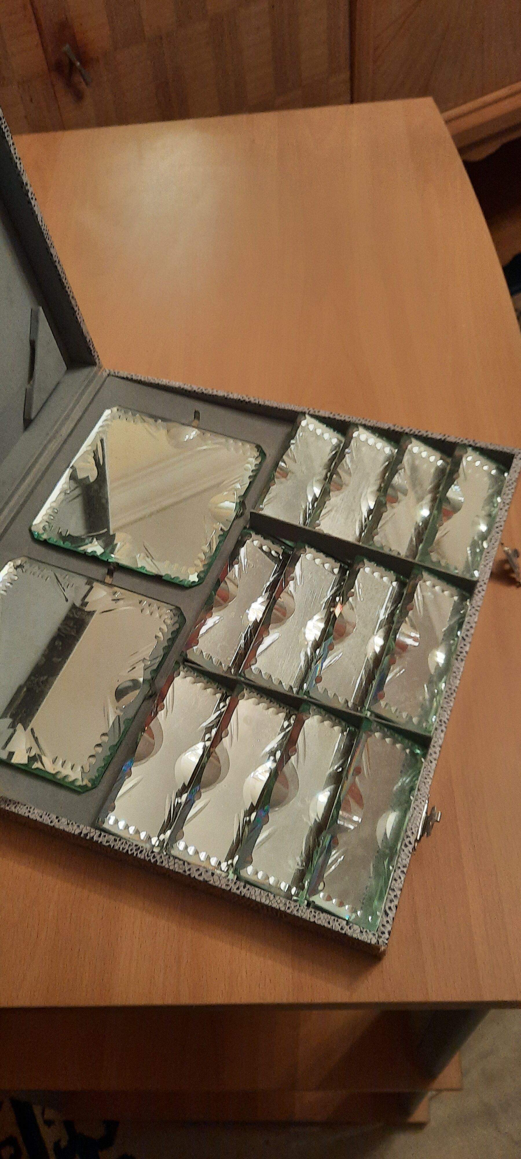 Cardboard box containing 2 bottle holders and 12 knife holders