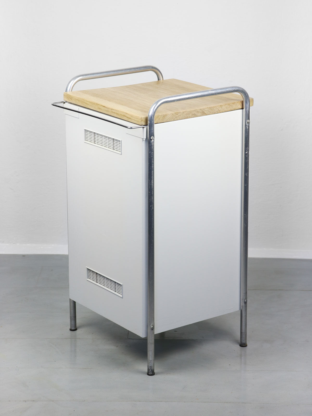 Armoires industrielles du milieu du siècle