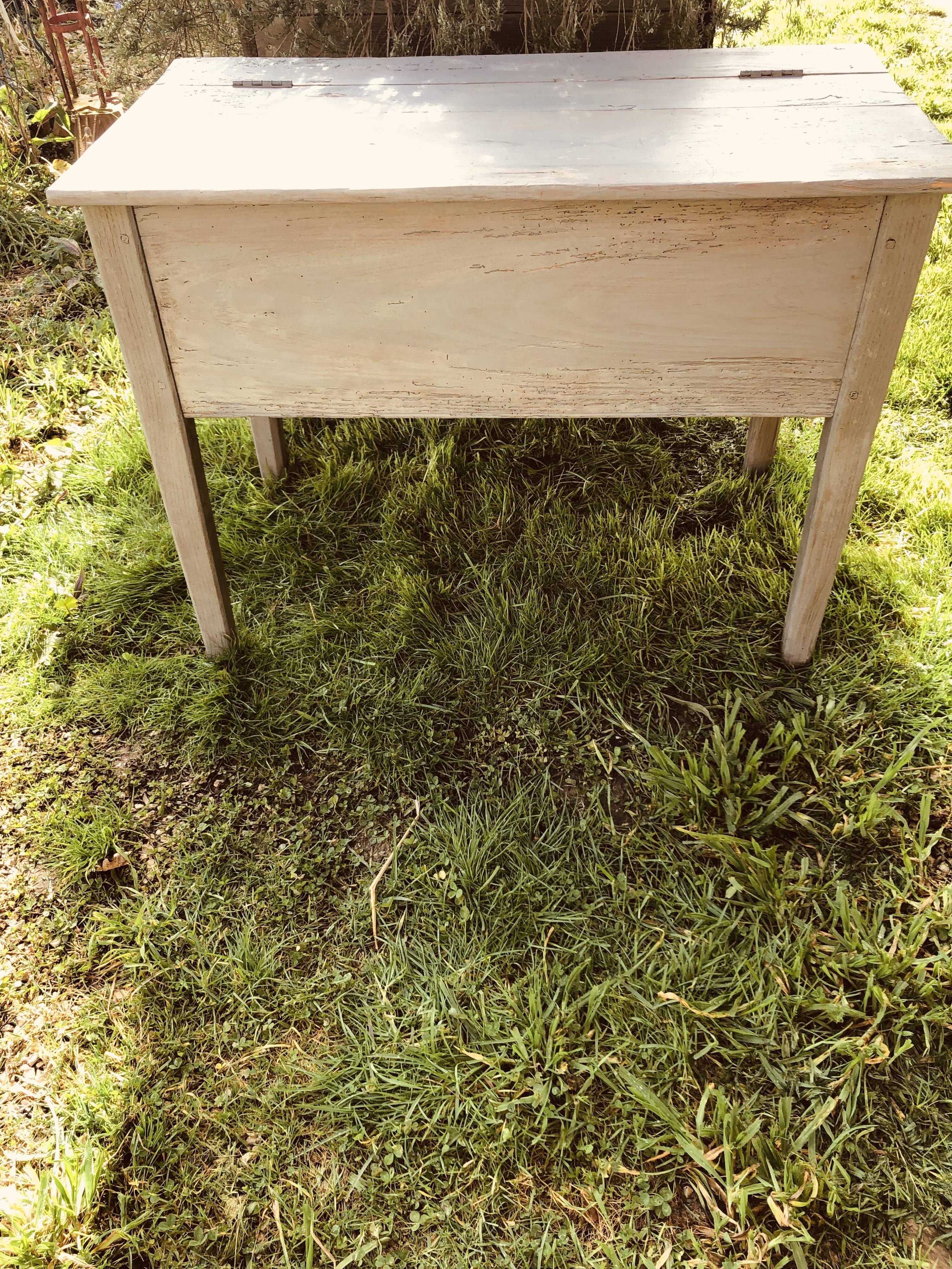 Wooden companion drainer with patina