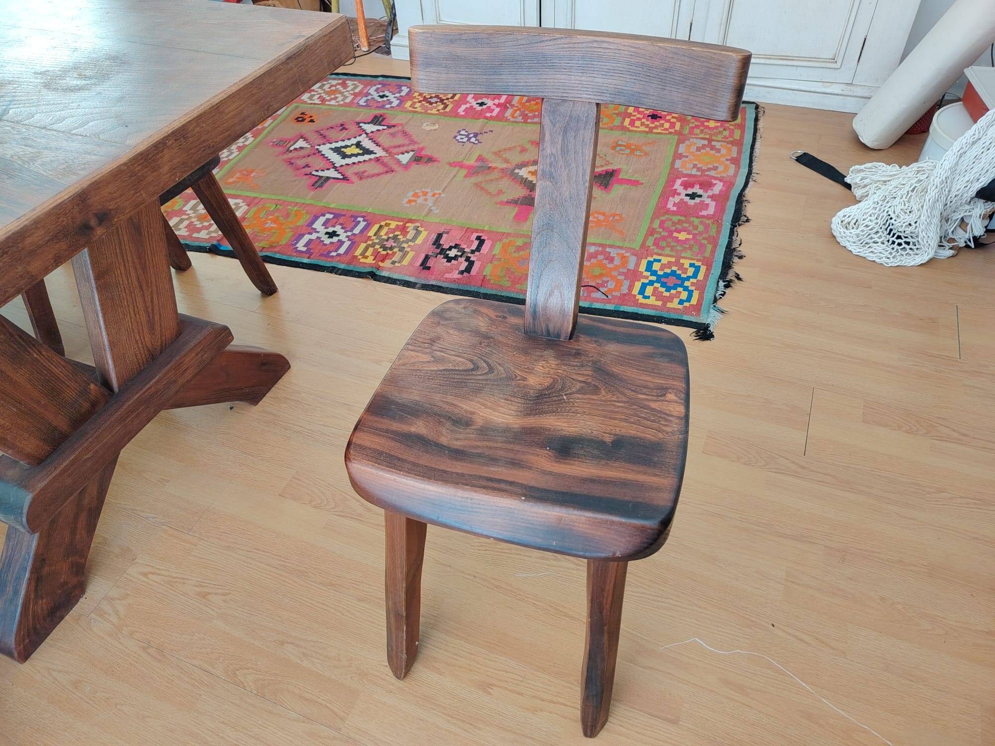 Set table, 4 chairs and a brutalist bench in the Regain style.