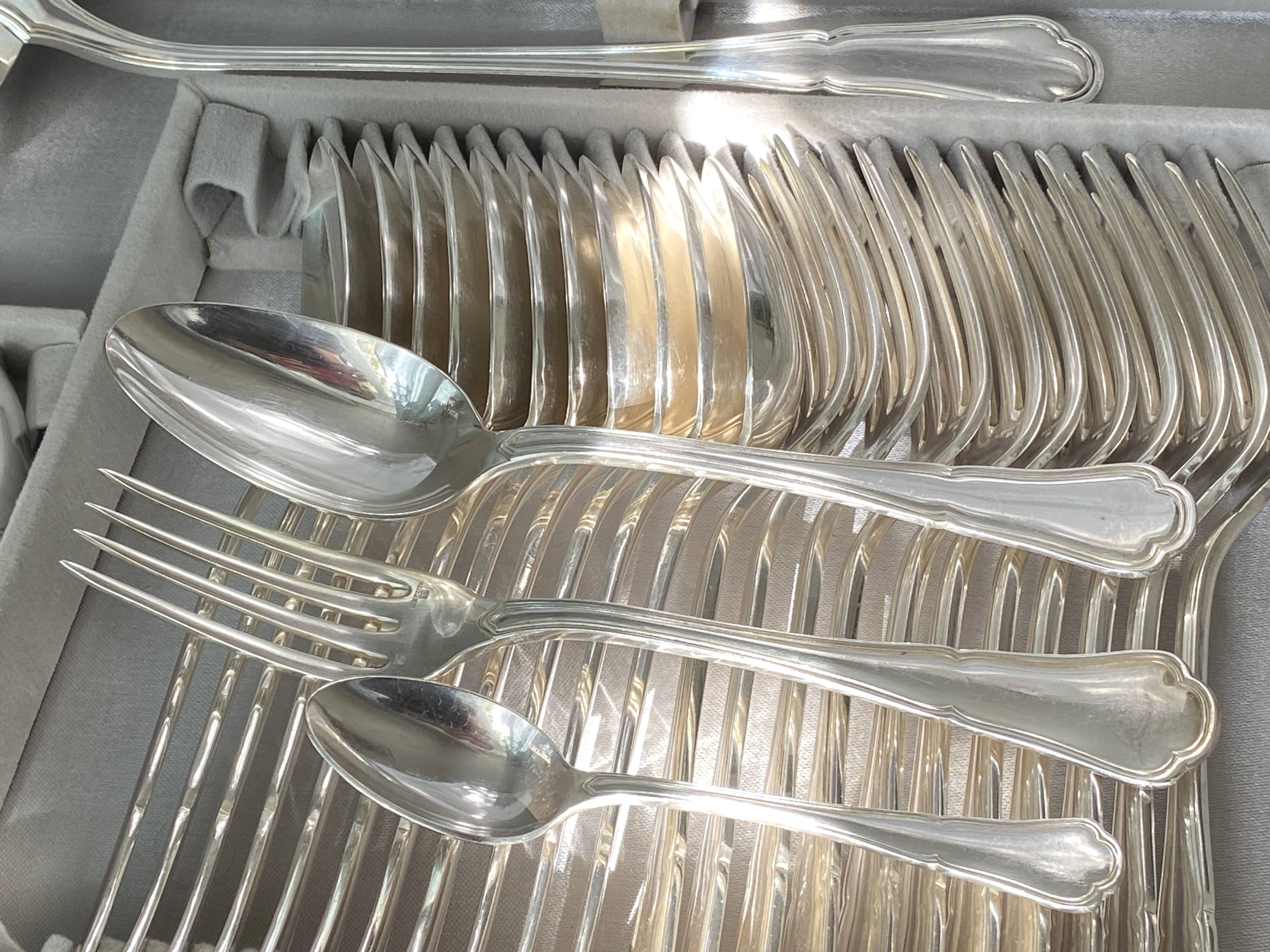 Ercuis 49-piece silver-plated cutlery set with Victoria knives