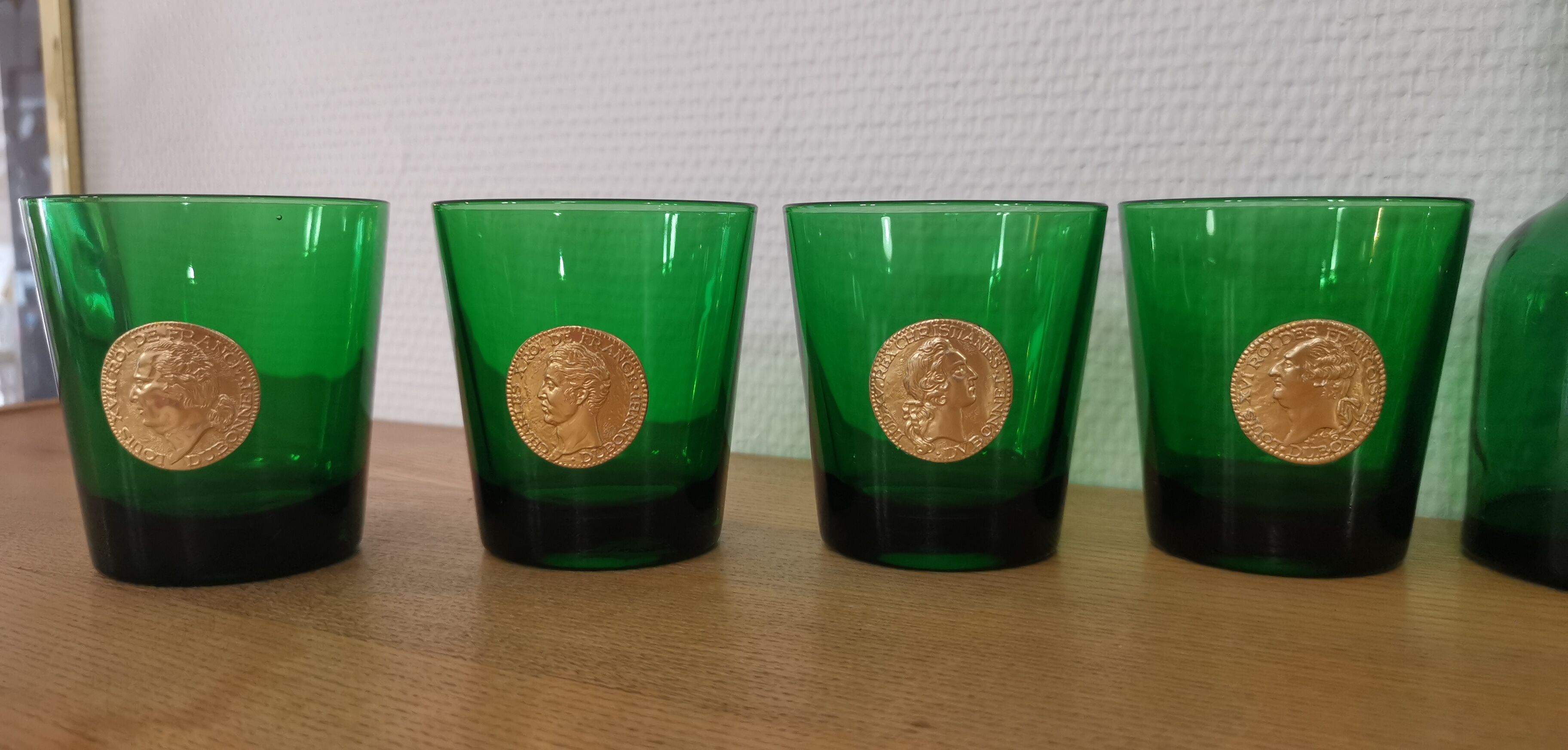 Set of 8 Dubonnet water glasses, vintage Louis d'or piece and bottle