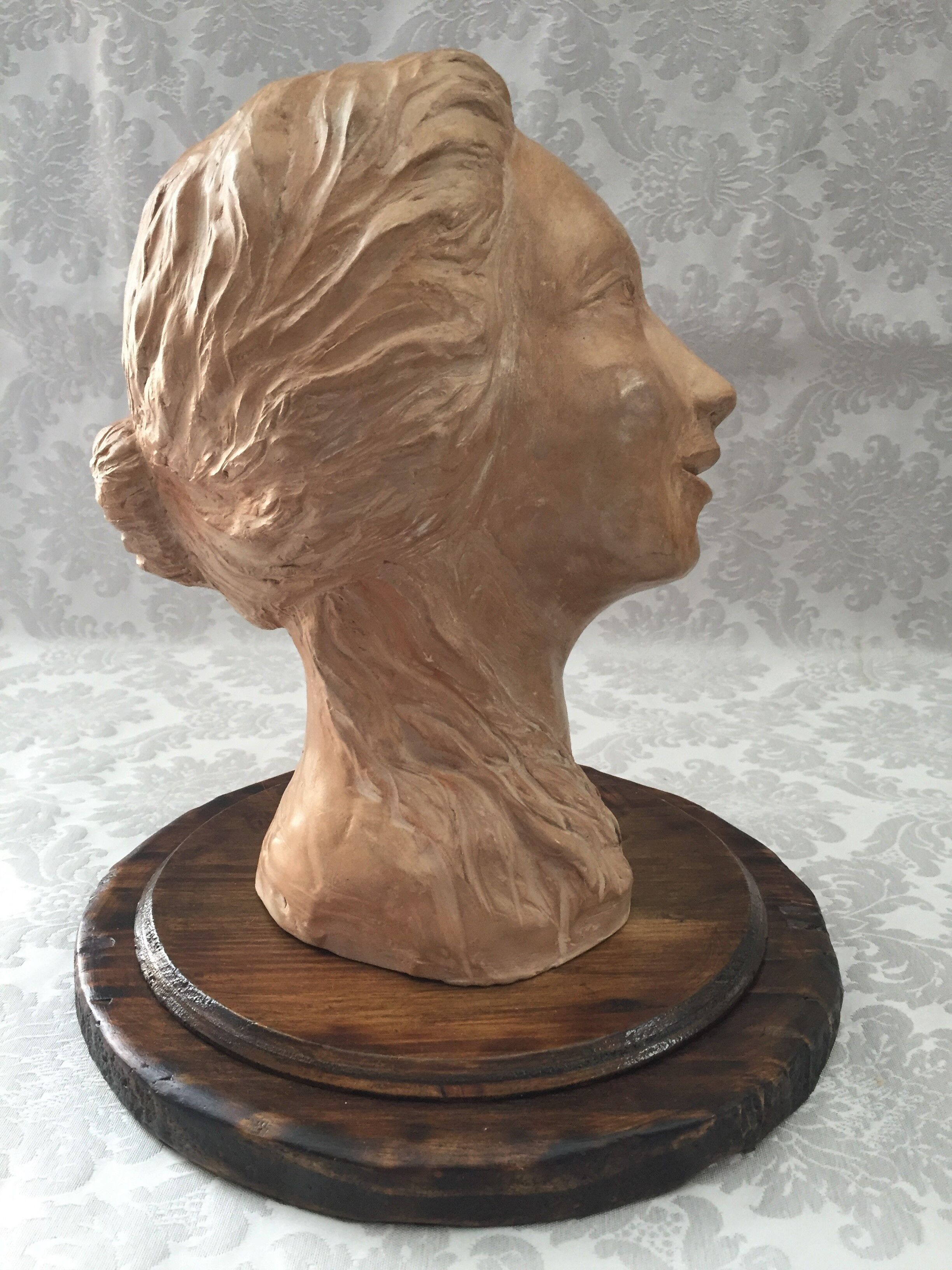 Bust face of woman art design 1950