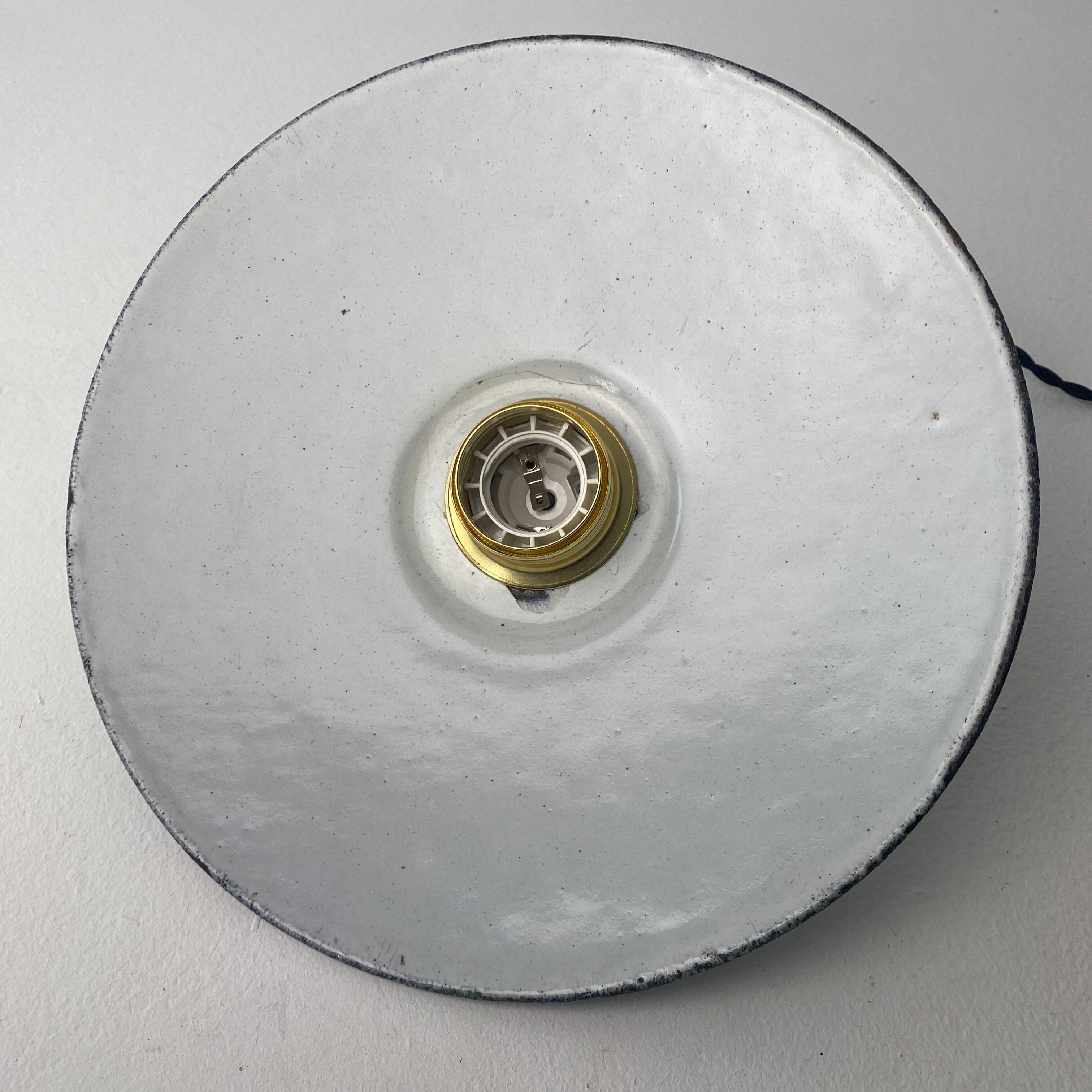 Industrial enamel pendant lamp