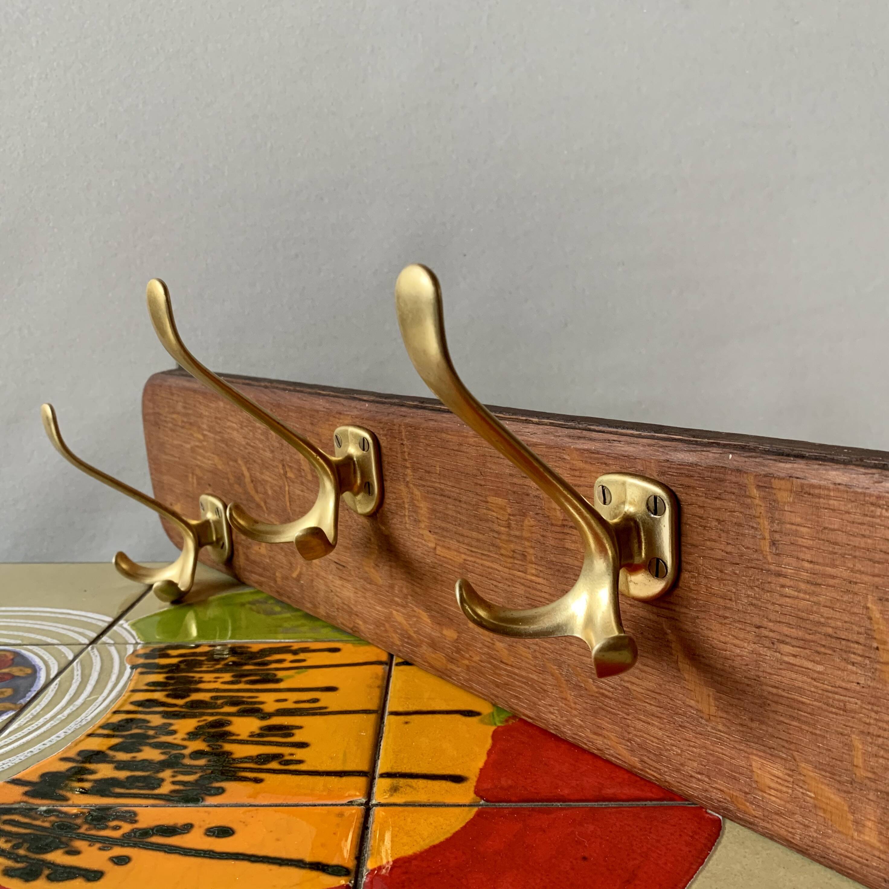 Vintage wooden wall coat rack with 4 double golden aluminum hooks