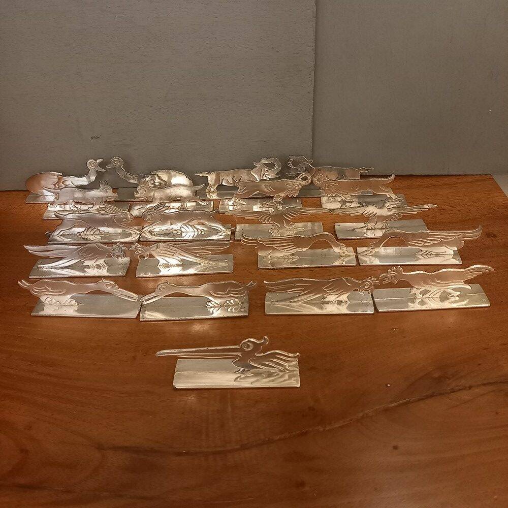 21 animal knife holders