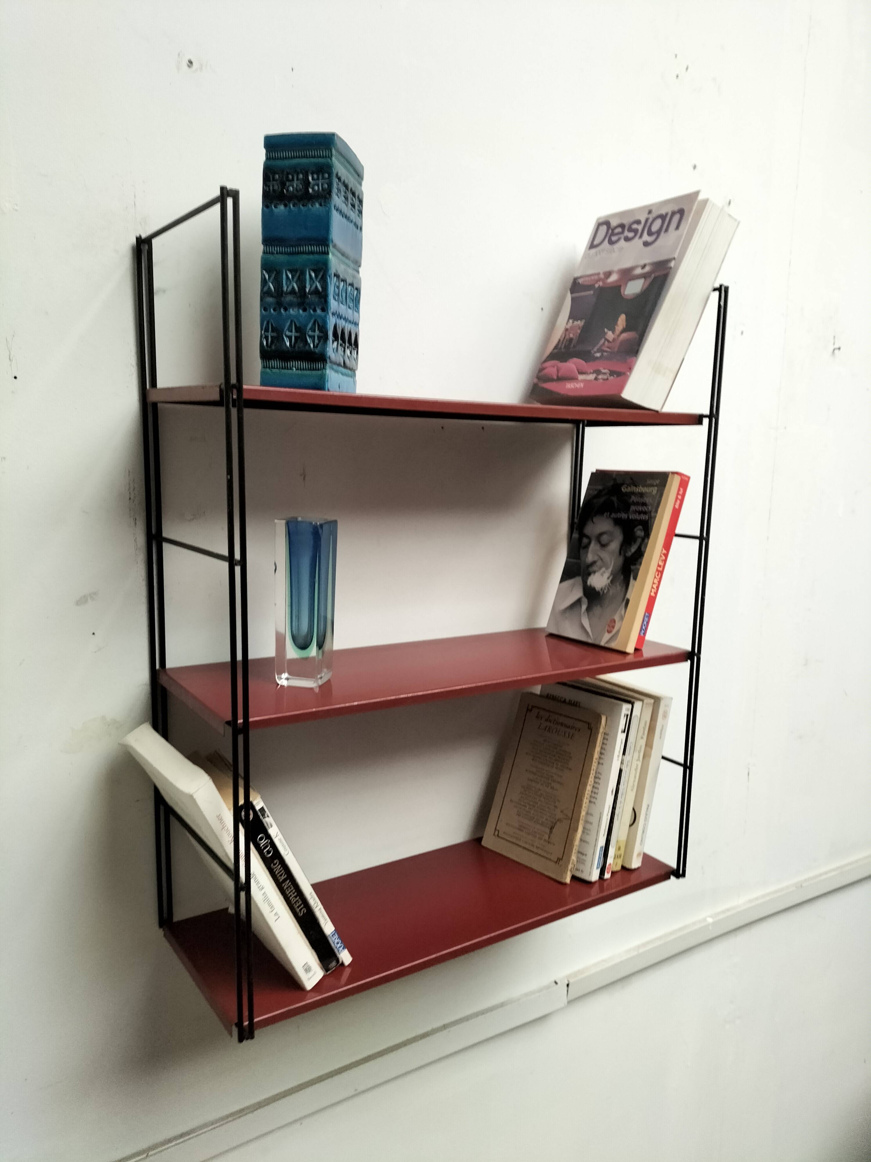 Metal string shelf