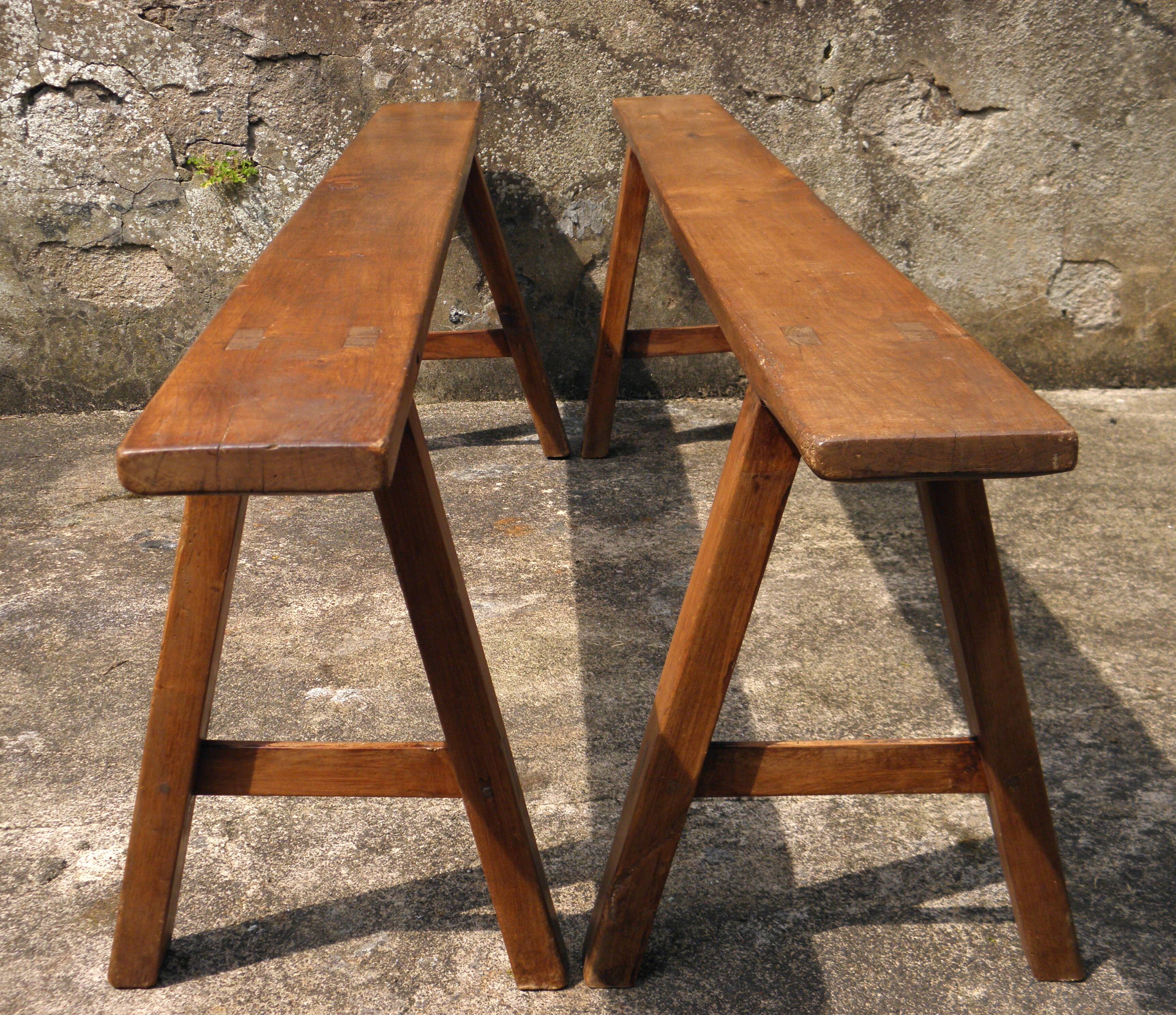 Paire de bancs de ferme en merisier 183 cm.