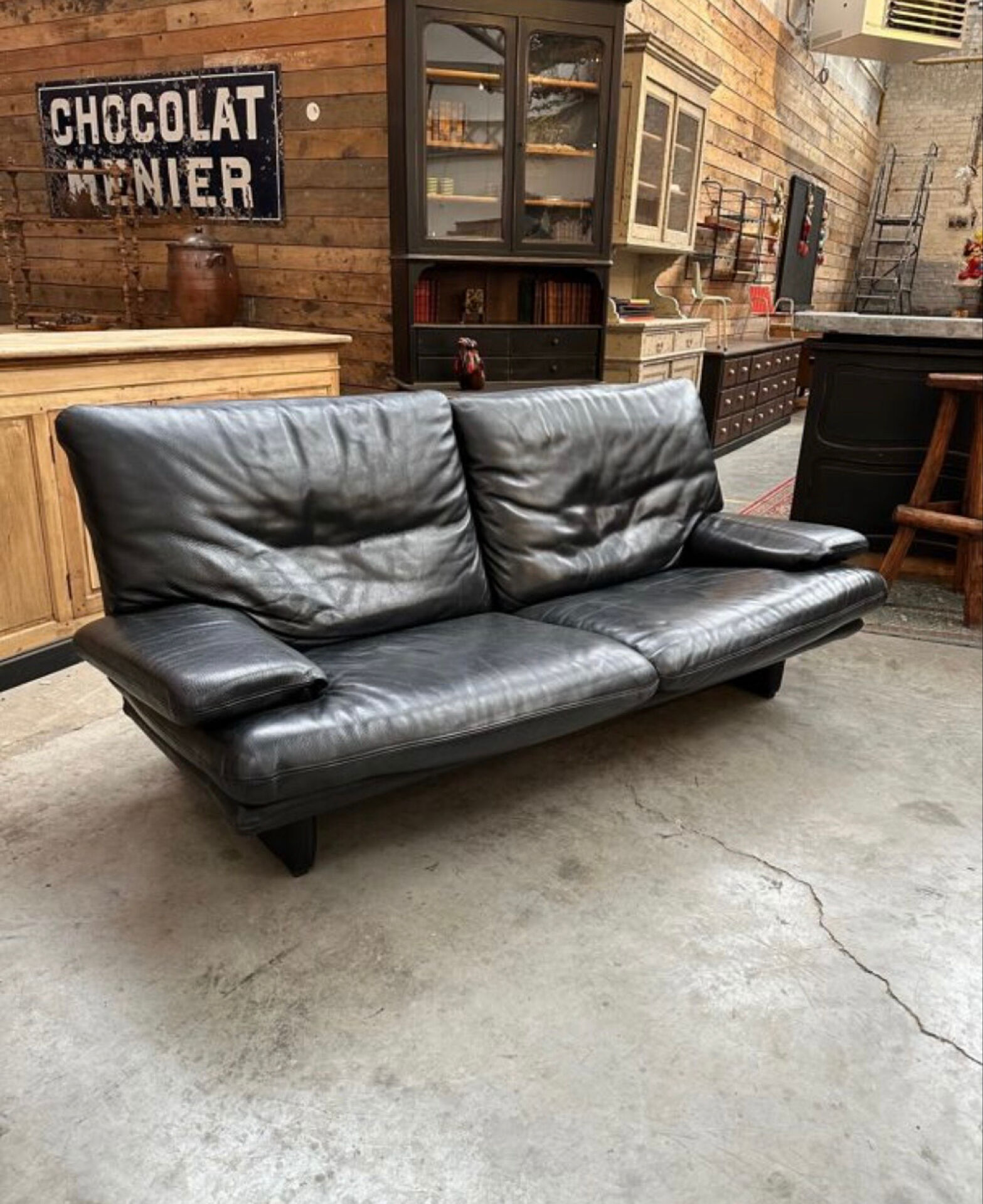 Black leather sofa – Italian design – 1980s