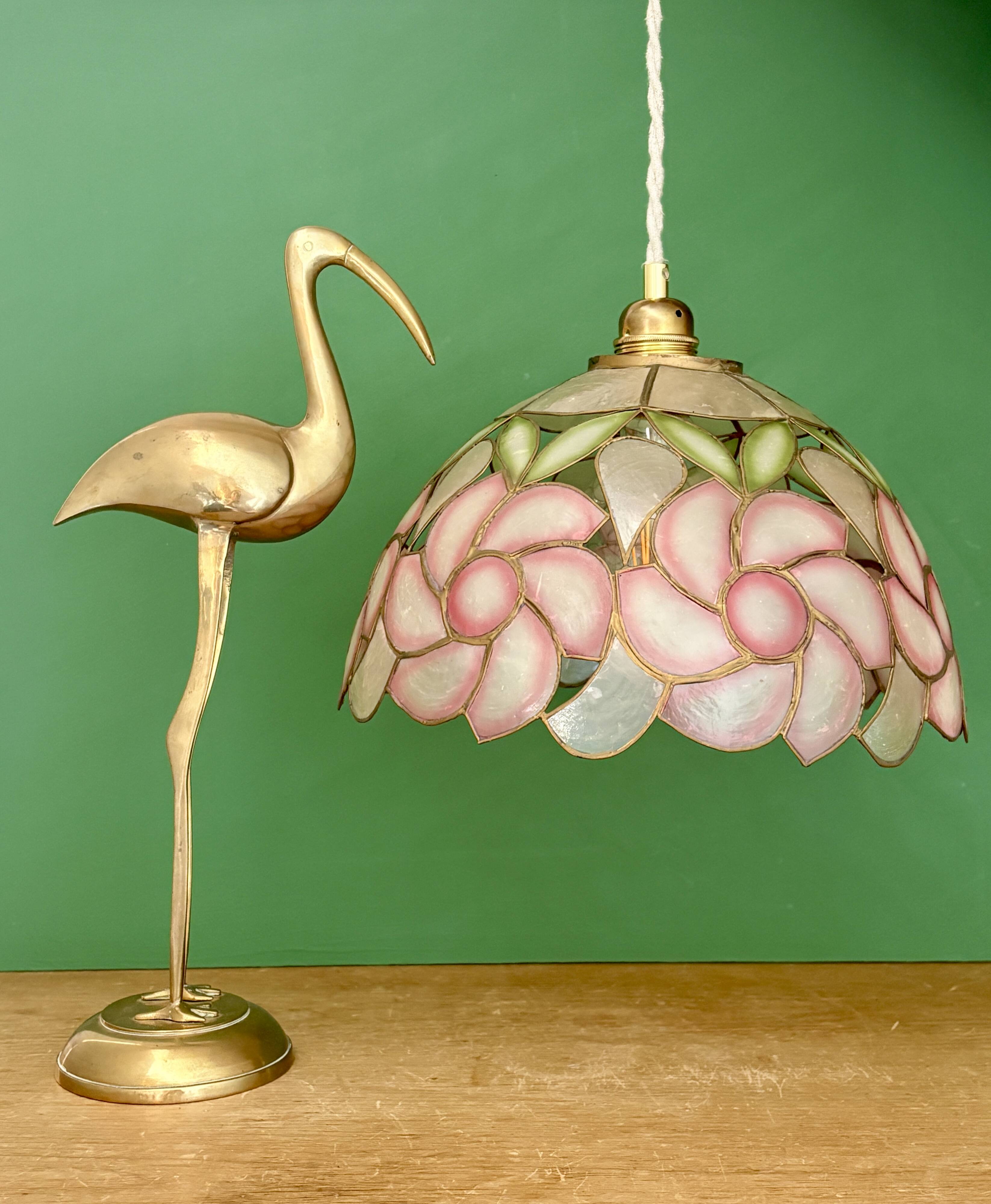 Suspension antique lampshade in pink mother-of-pearl