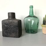 Art pottery of Mobach Holland Cubist vase in black enamelled sandstone