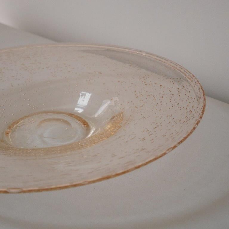 Pink presentation dish in bubbled glass