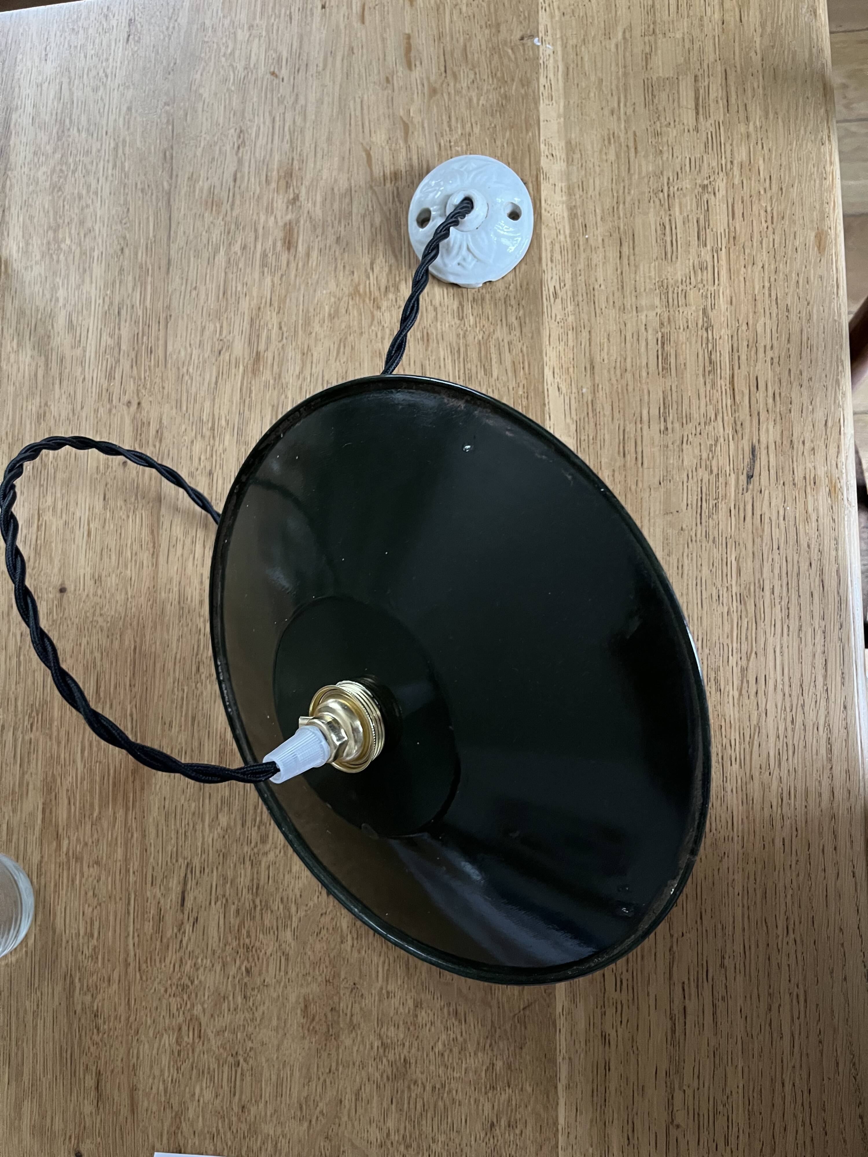 Vintage enamelled tin suspension