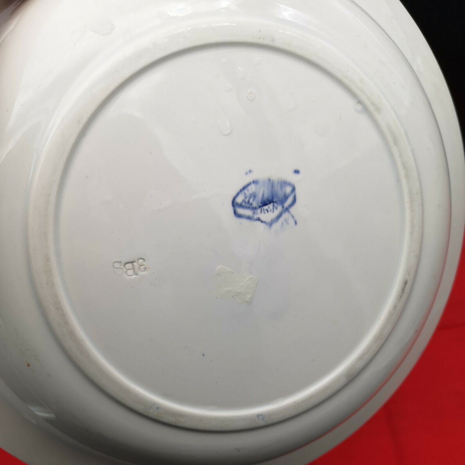 Flat round hollow earthenware Sarreguemines model Carmen Papillon