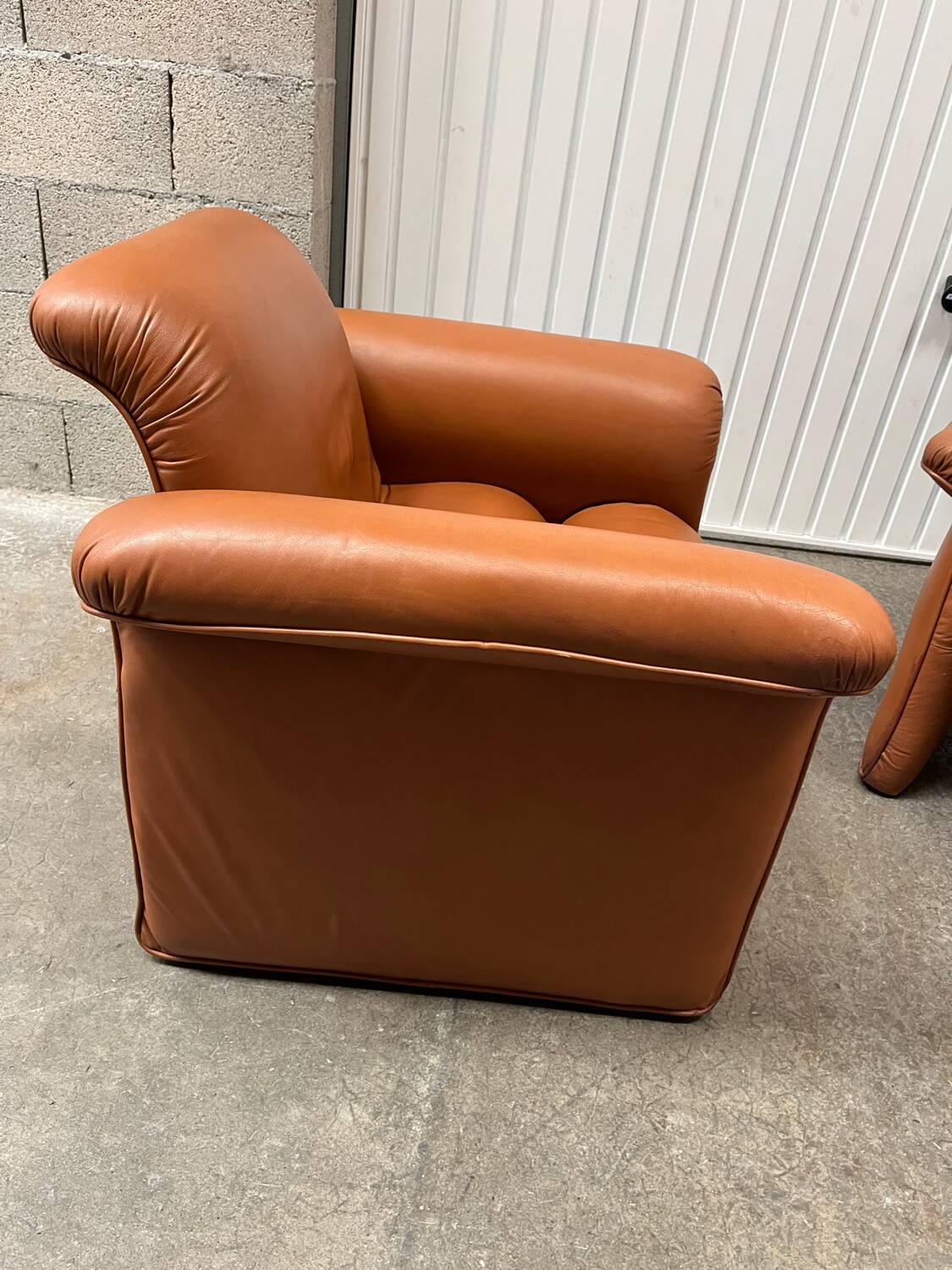 Paire fauteuils cuir design italien