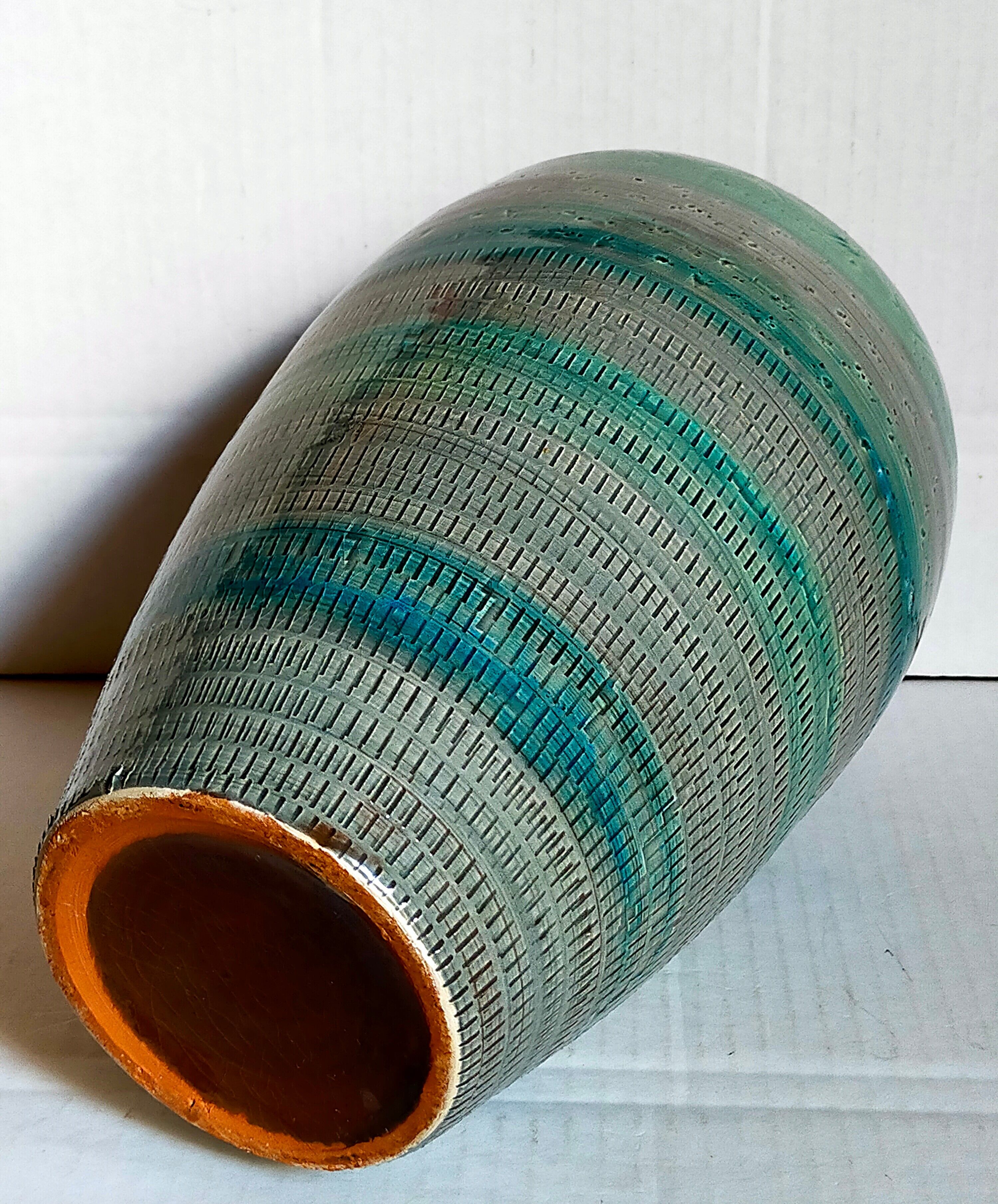 Ceramic vase scarified with gray-blue enamel