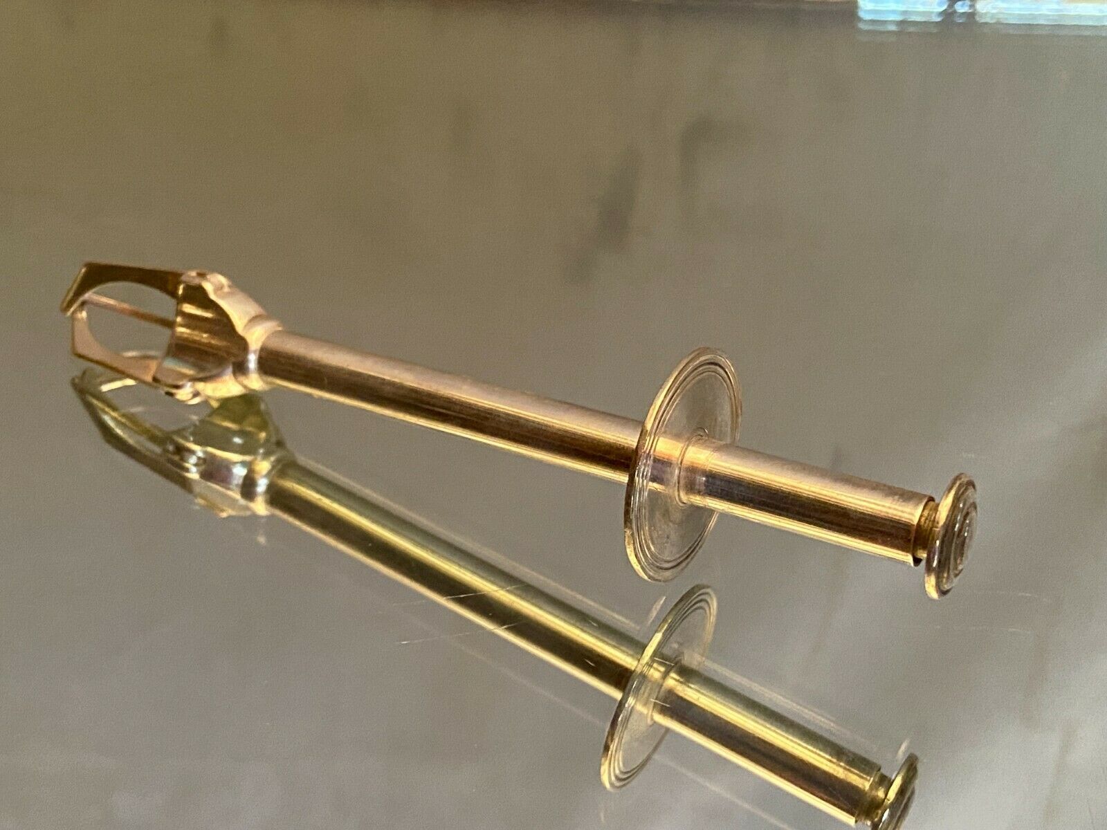 Silver metal crab type sugar clamp