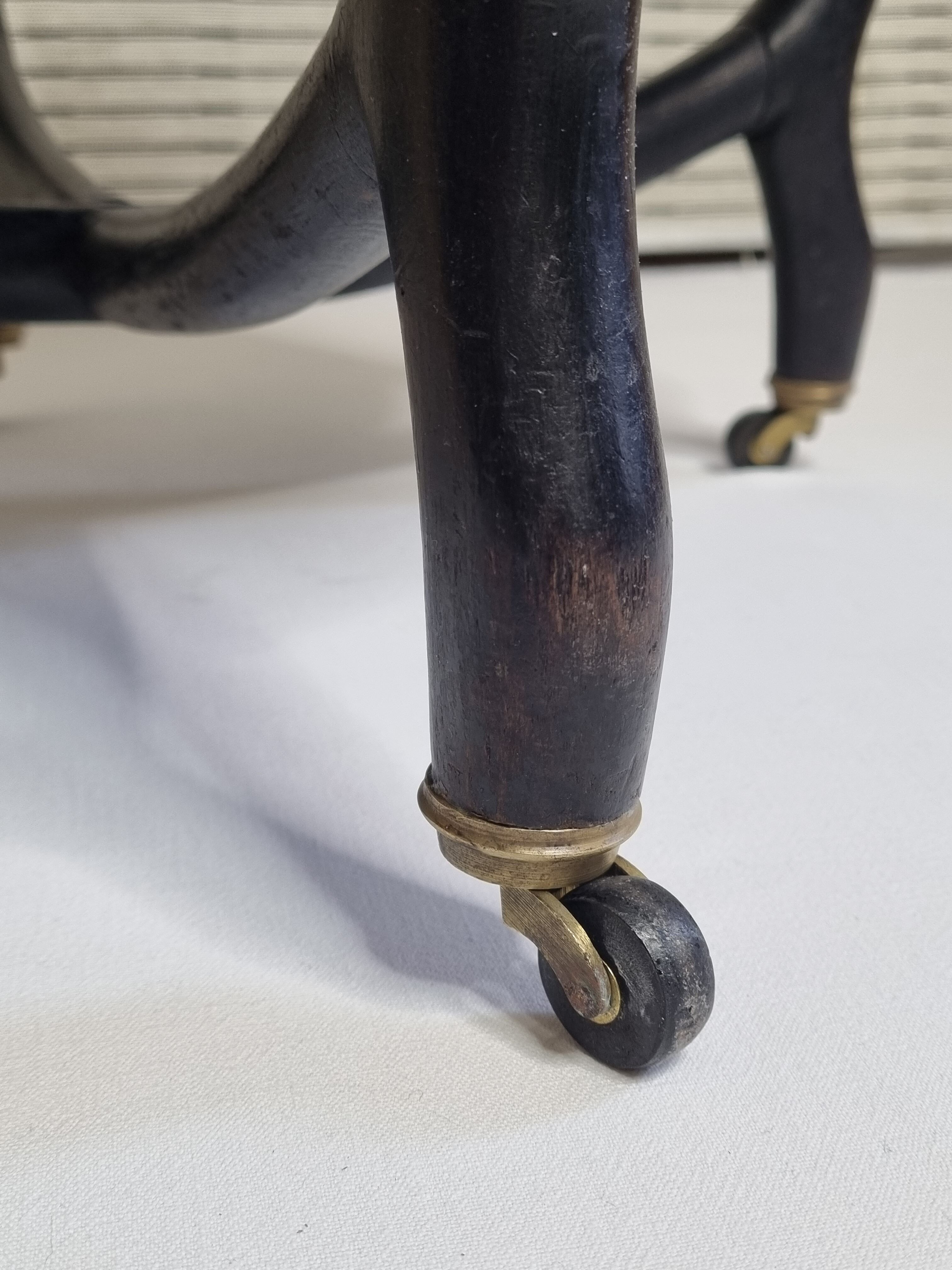 Pouf or rests empire period feet, 45 cm