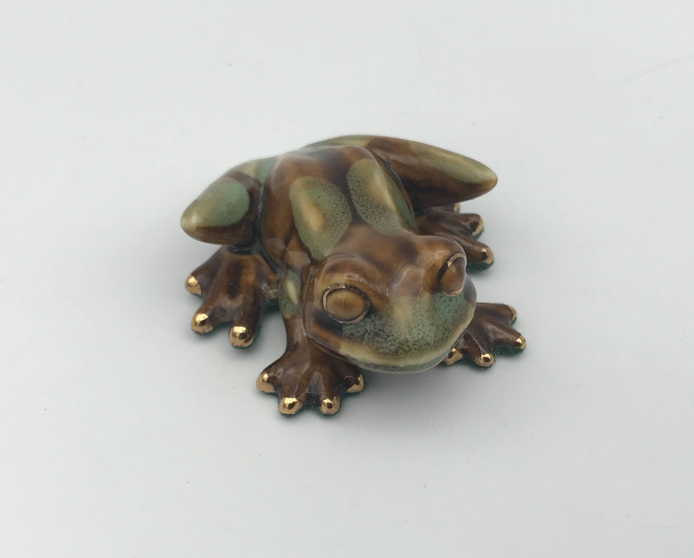 FROG figurine in enameled CERAMIC Vintage Golden Pond collection