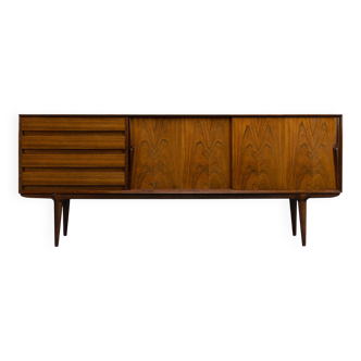 Danish buffet in rosewood, model no. 18, made in Oman by Jun Mobelfabrik, 1960s.