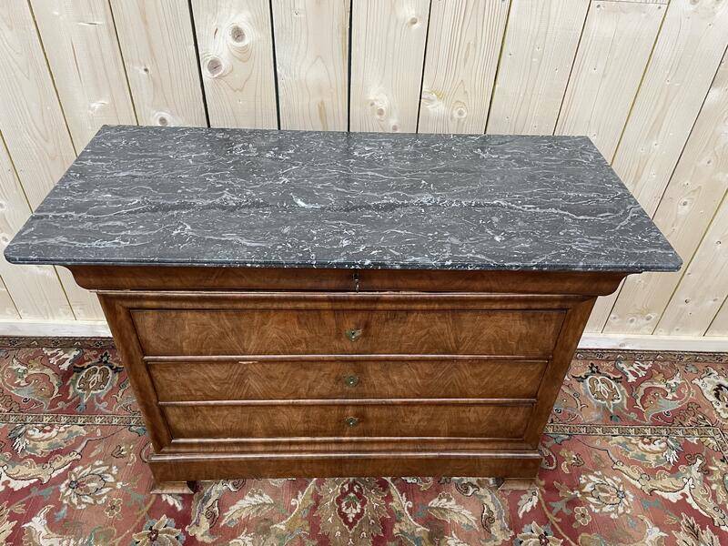 Commode époque Louis Philippe en acajou clair et marbre gris