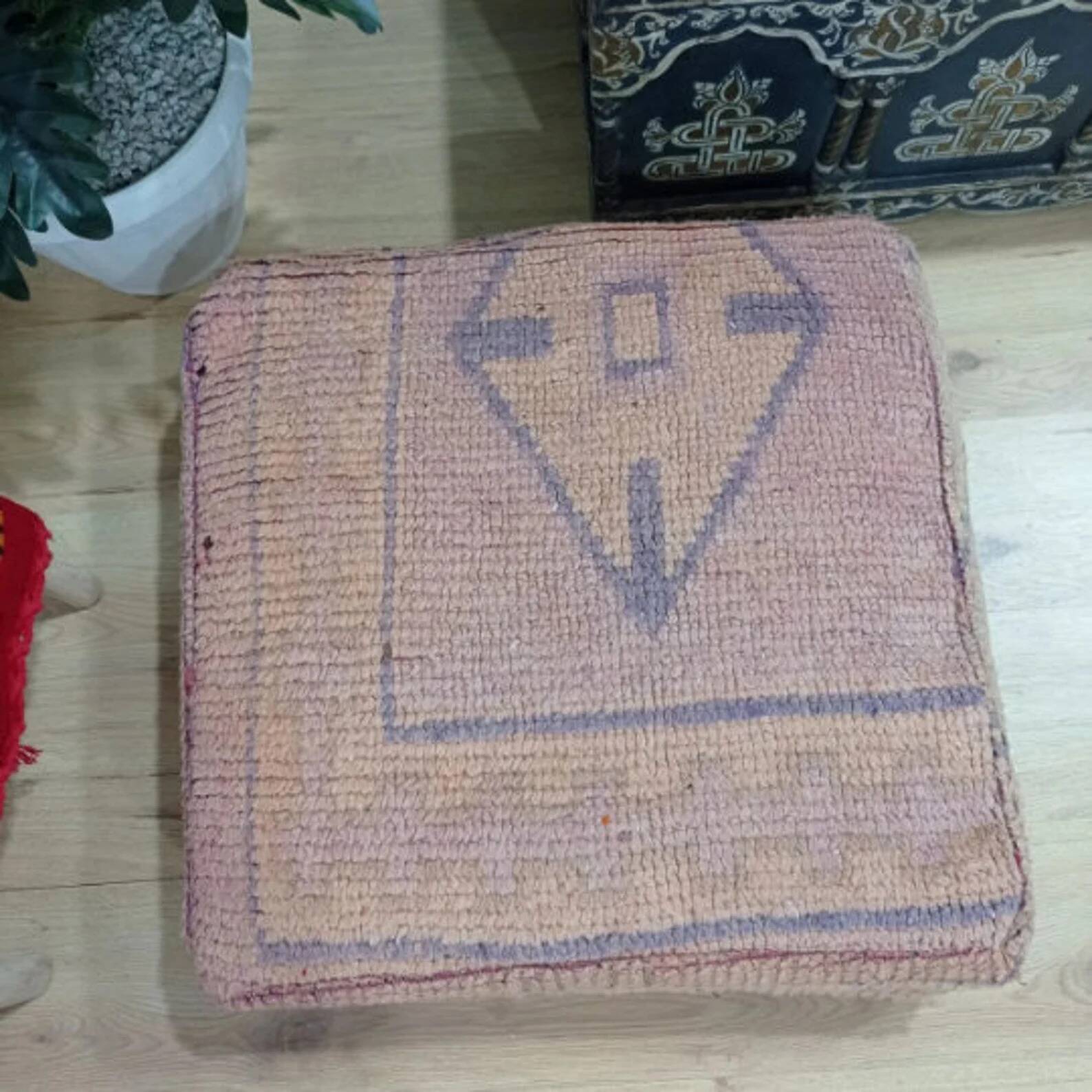 Handmade Berber pouf in wool 60 X 60 X 20 CM