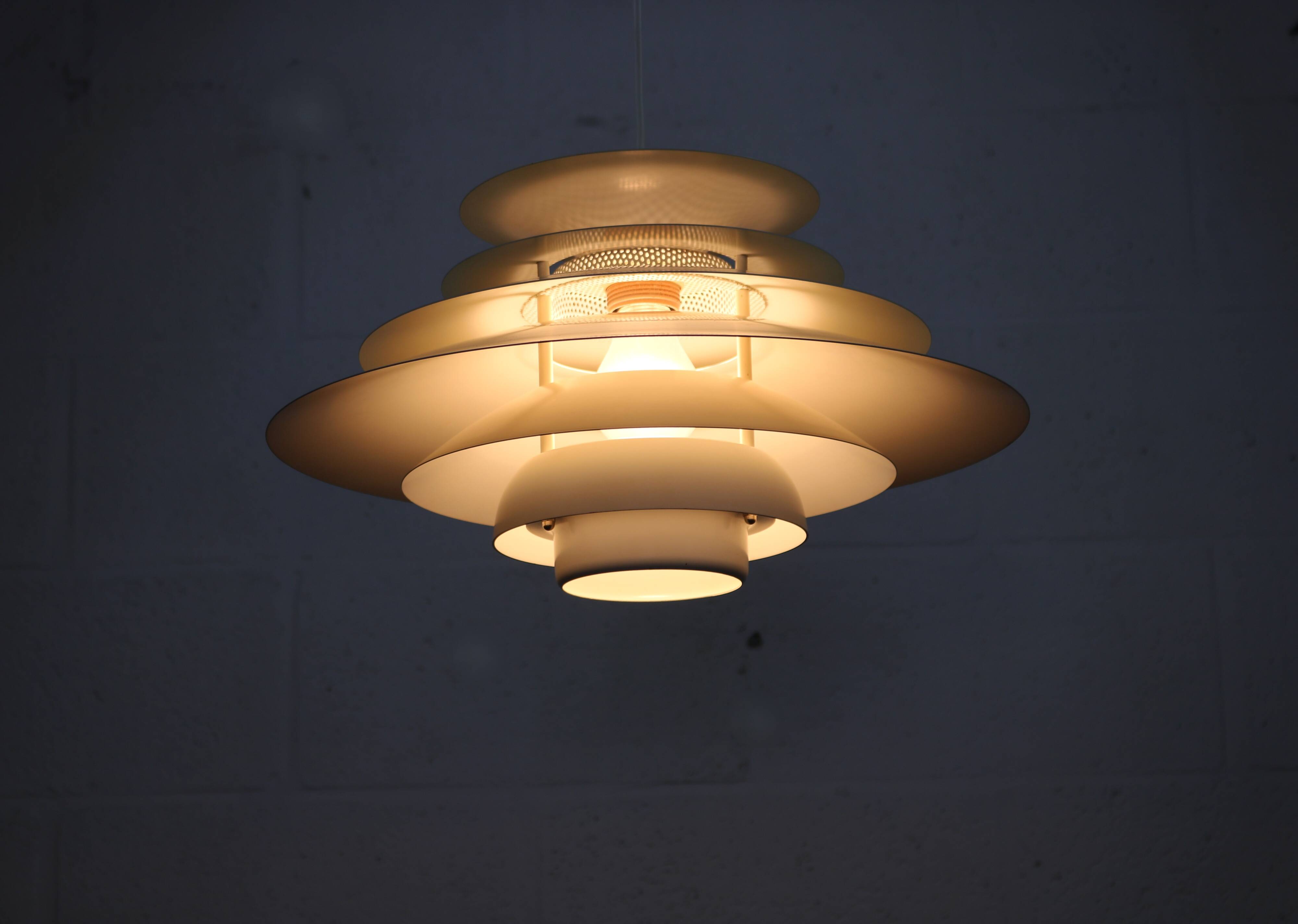 Suspension Jeka danoise blanche/beige - Éclairage moderne du milieu du siècle
