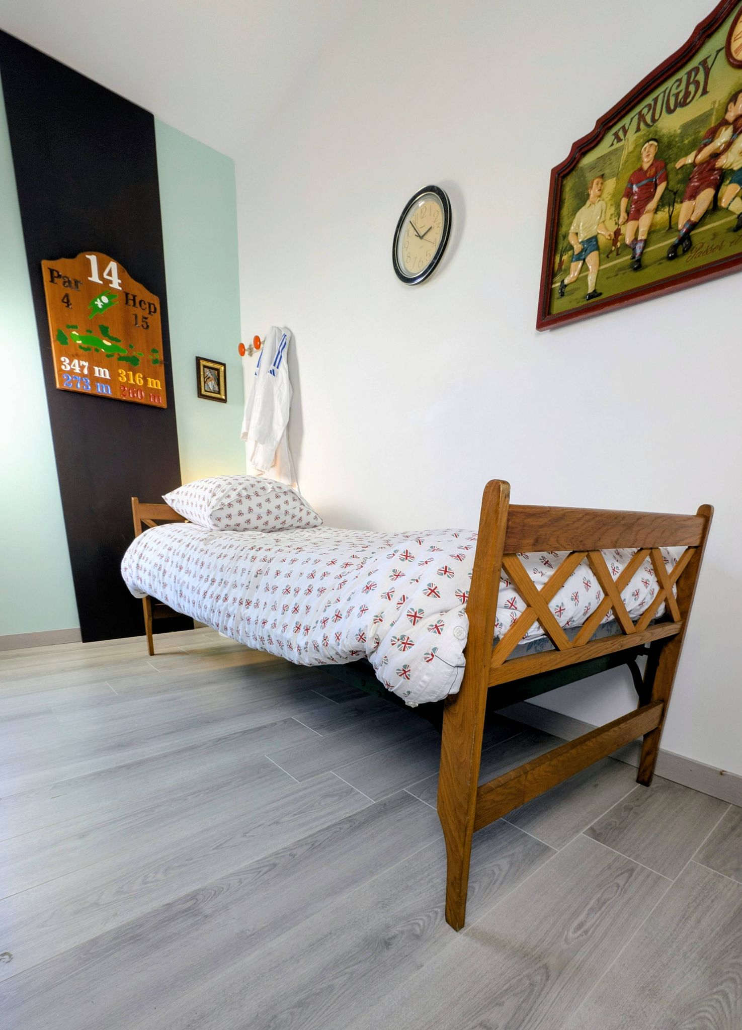 Vintage folding bed – wood and metal – 206 cm – rustic charm and practicality