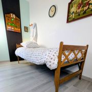 Vintage folding bed – wood and metal – 206 cm – rustic charm and practicality