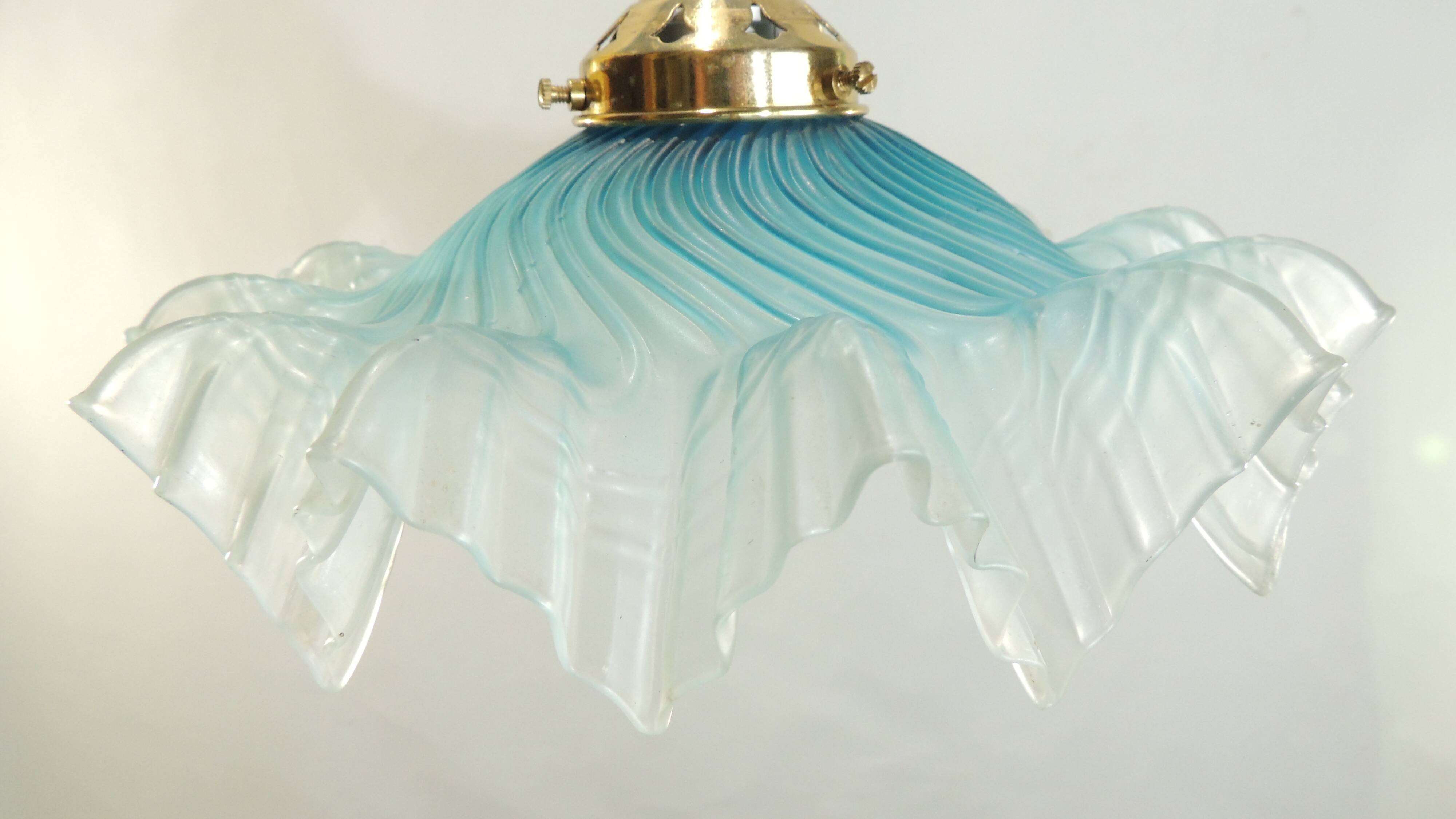 Vintage iridescent blue wavy glass suspension – flower lampshade – years lamp