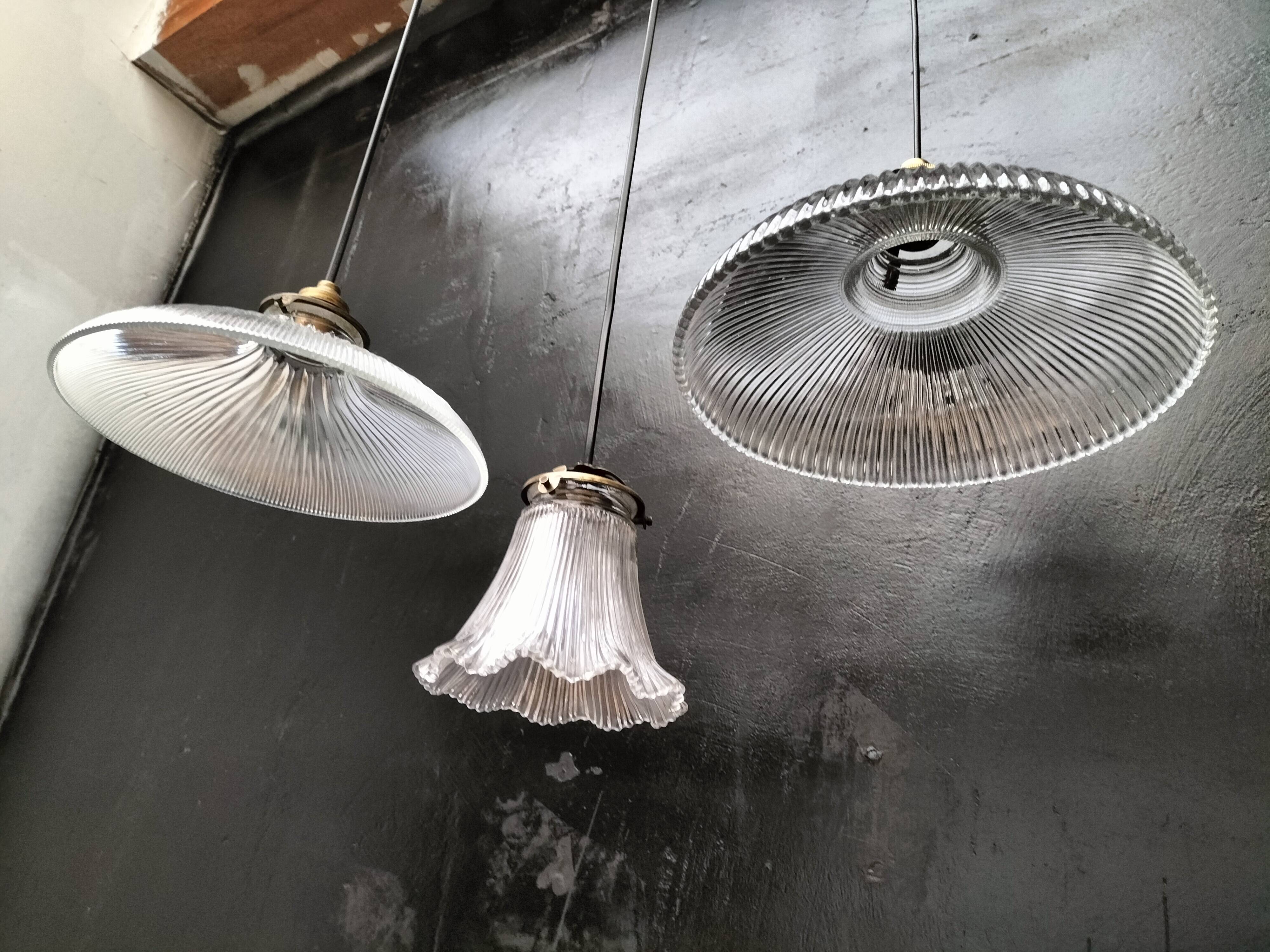 Holophane suspensions