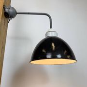 Lampe murale industrielle avec abat-jour en émail noir, années 1960
