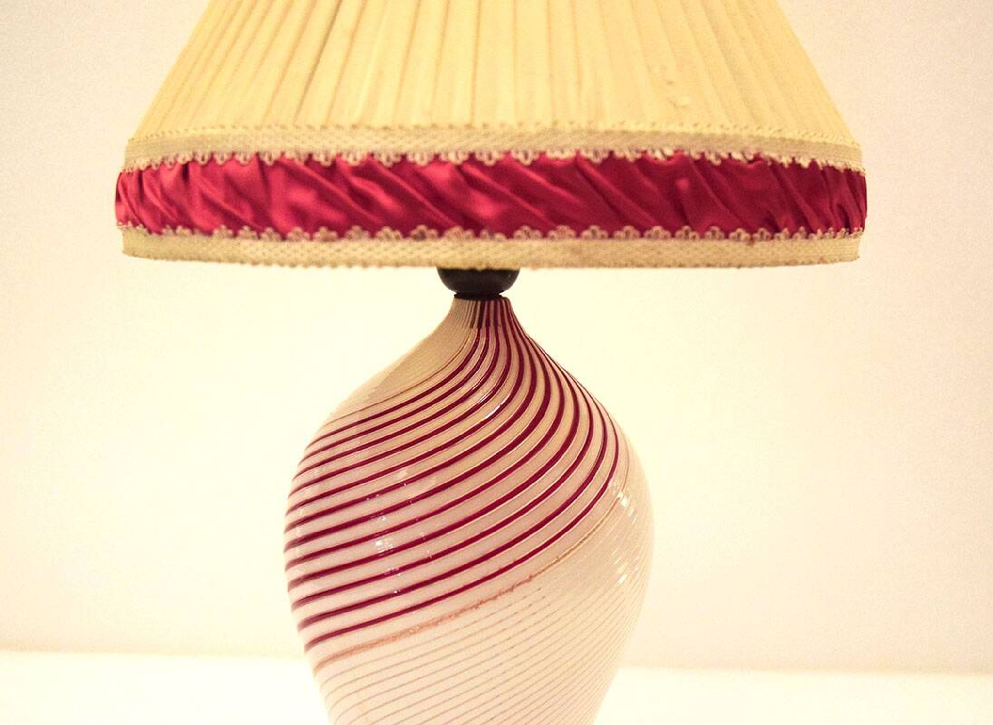Dino Martens for Aureliano Toso Murano mezza filigrana table lamp from the 1950s