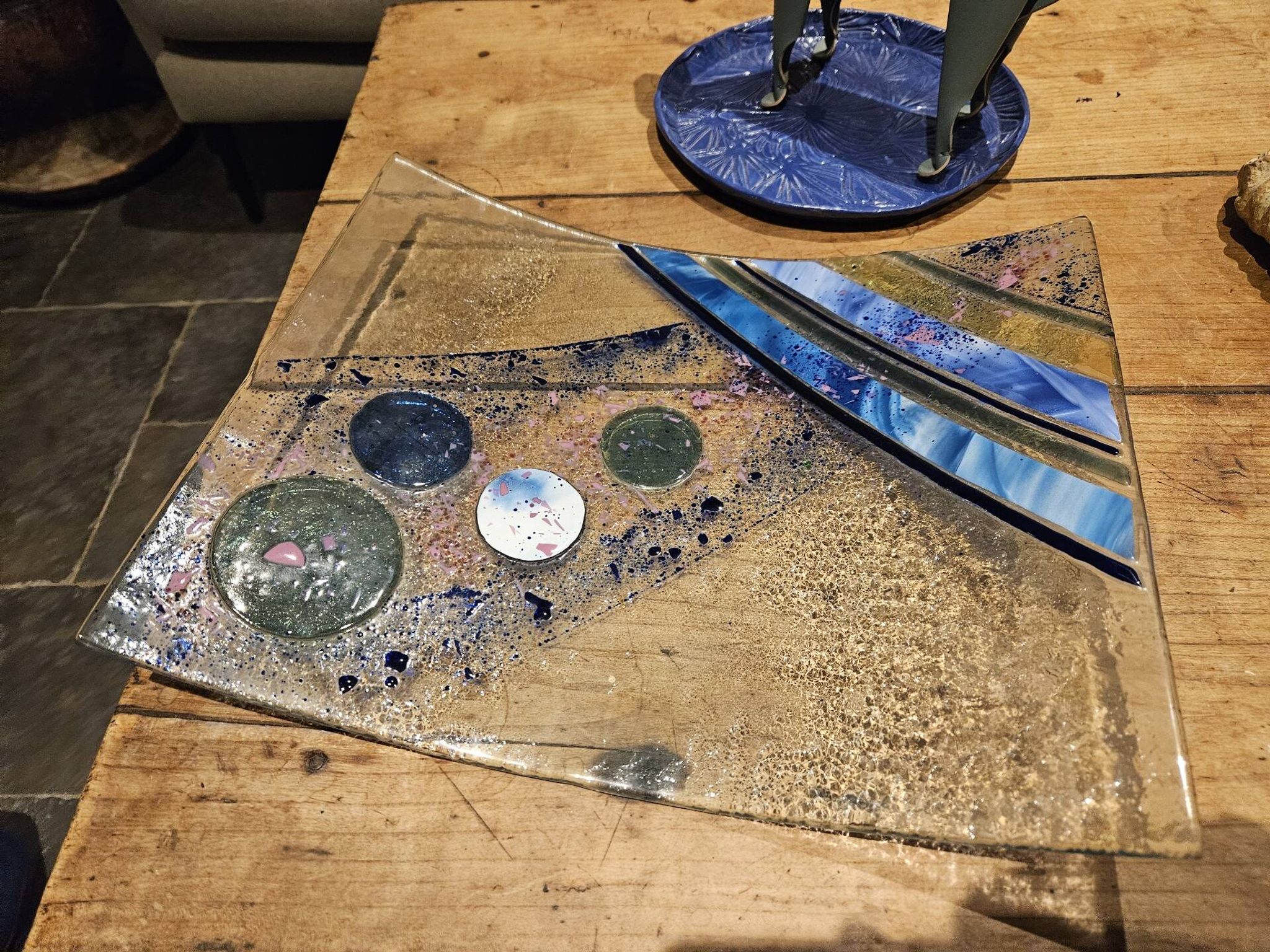 Coupe à bascule en verre fusionné/ fusing