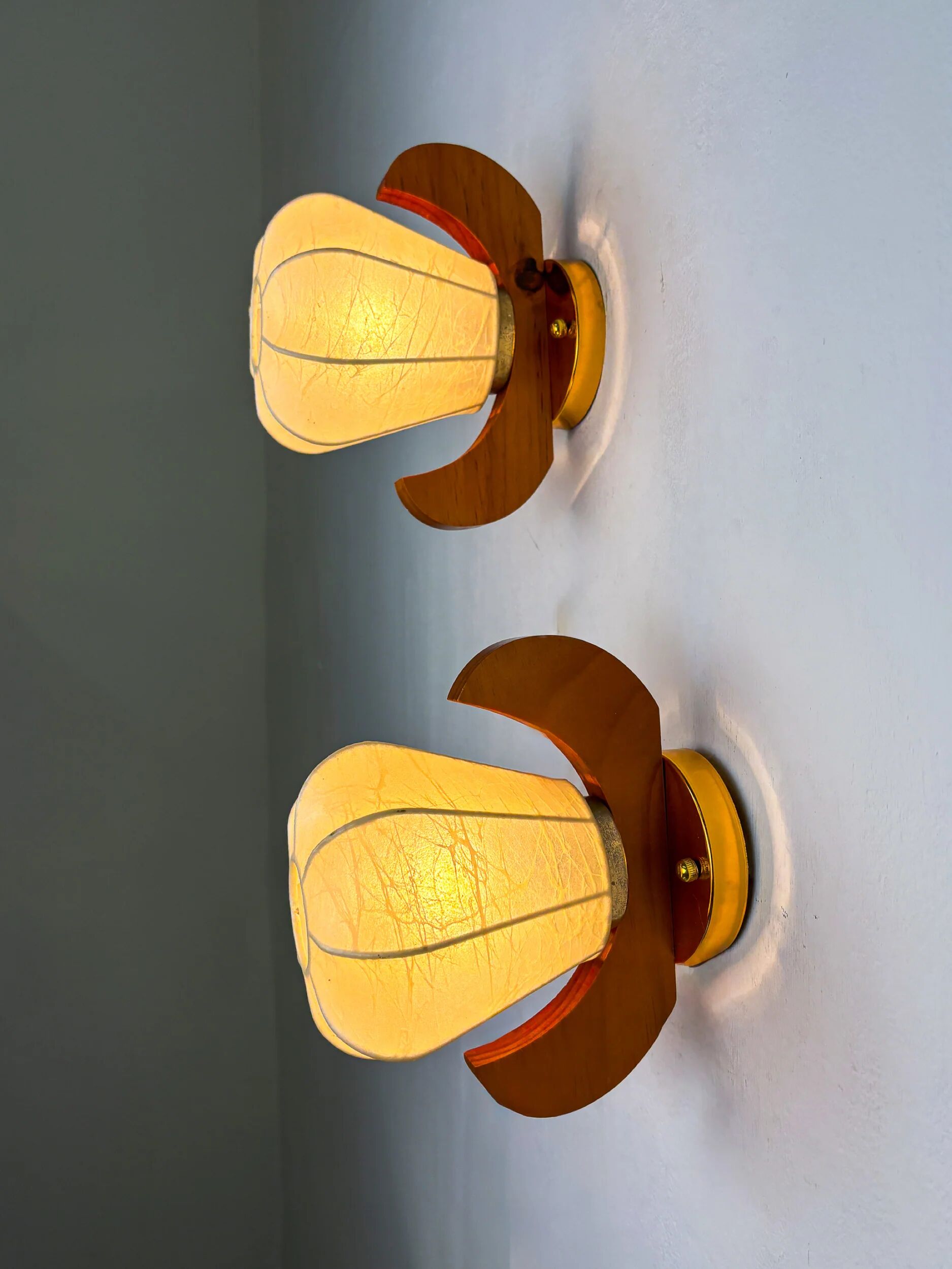 Pair of pear-shaped "Cocoon" wall sconces, resin and pine wood, Italy, circa 1970s