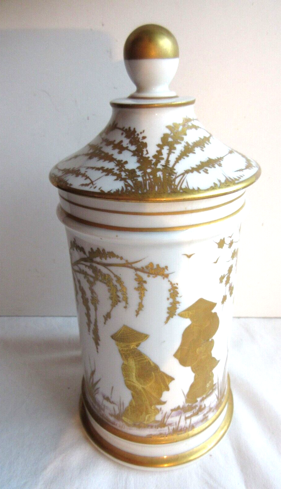 Pharmacy pot, Paris porcelain Asian decoration with fine gold: Napoleon III