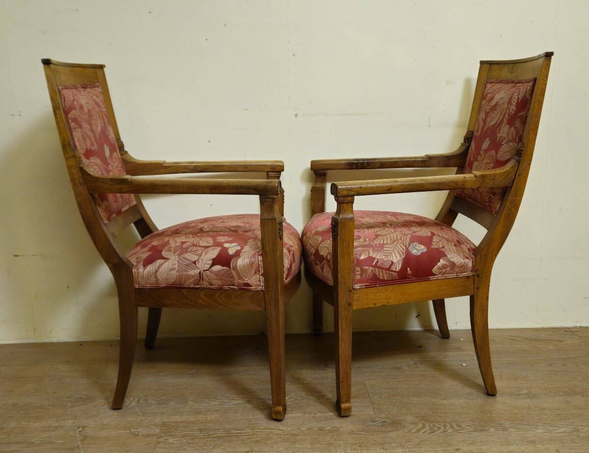 Paire de fauteuils anciens en noyer – époque Empire, Restauration