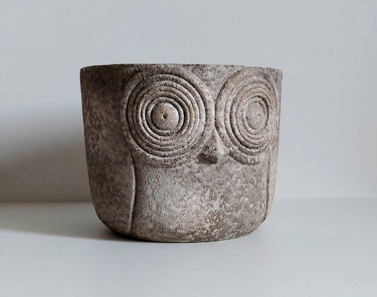 Owl cache pot