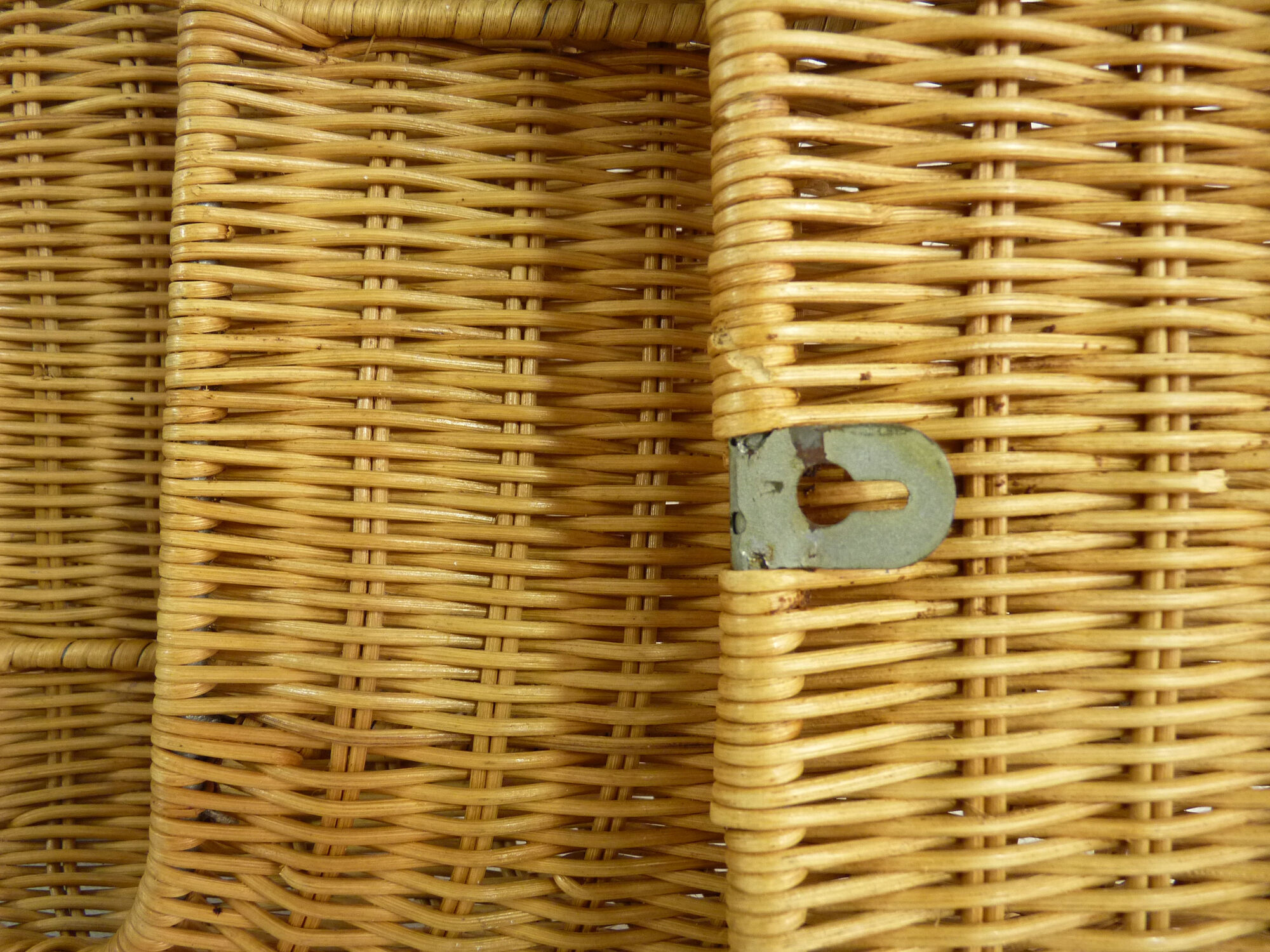 Magazine holder  in rattan wicker, wave shape 70s