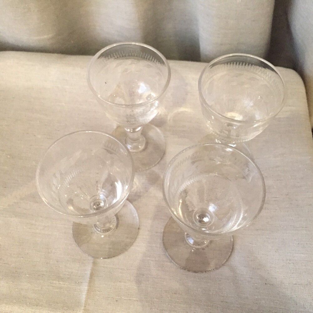 Suite of 4 glasses a port wine cooked in glass shear years 1930