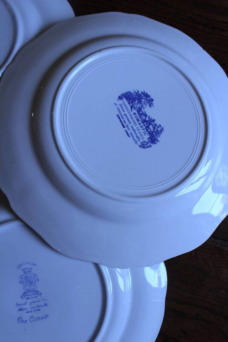 A set of 6 romantic blue Lunéville Sarreguemines flat plates.