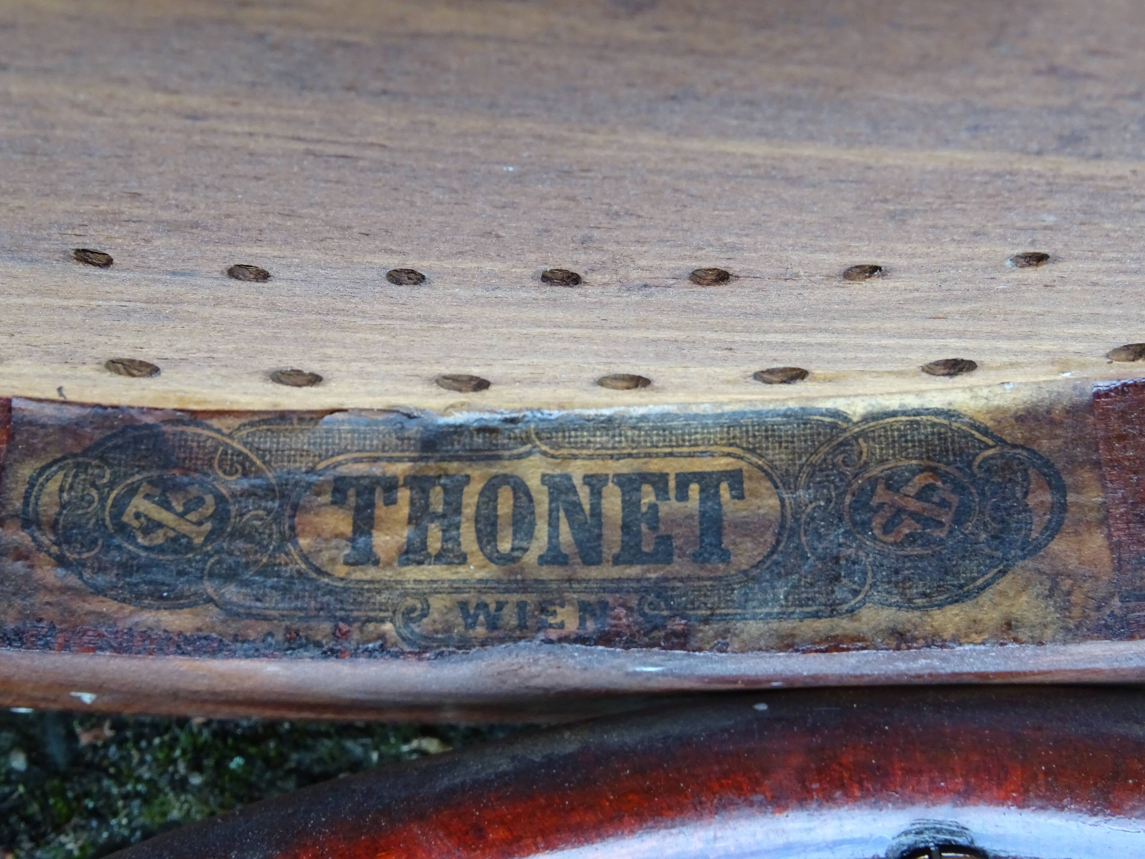 Set of two chairs Thonet n°28 heart, perforated wood seat -1903