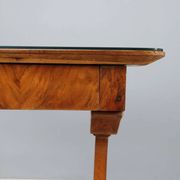 Antique Biedermeier desk in walnut, Austria, mid-19th century.