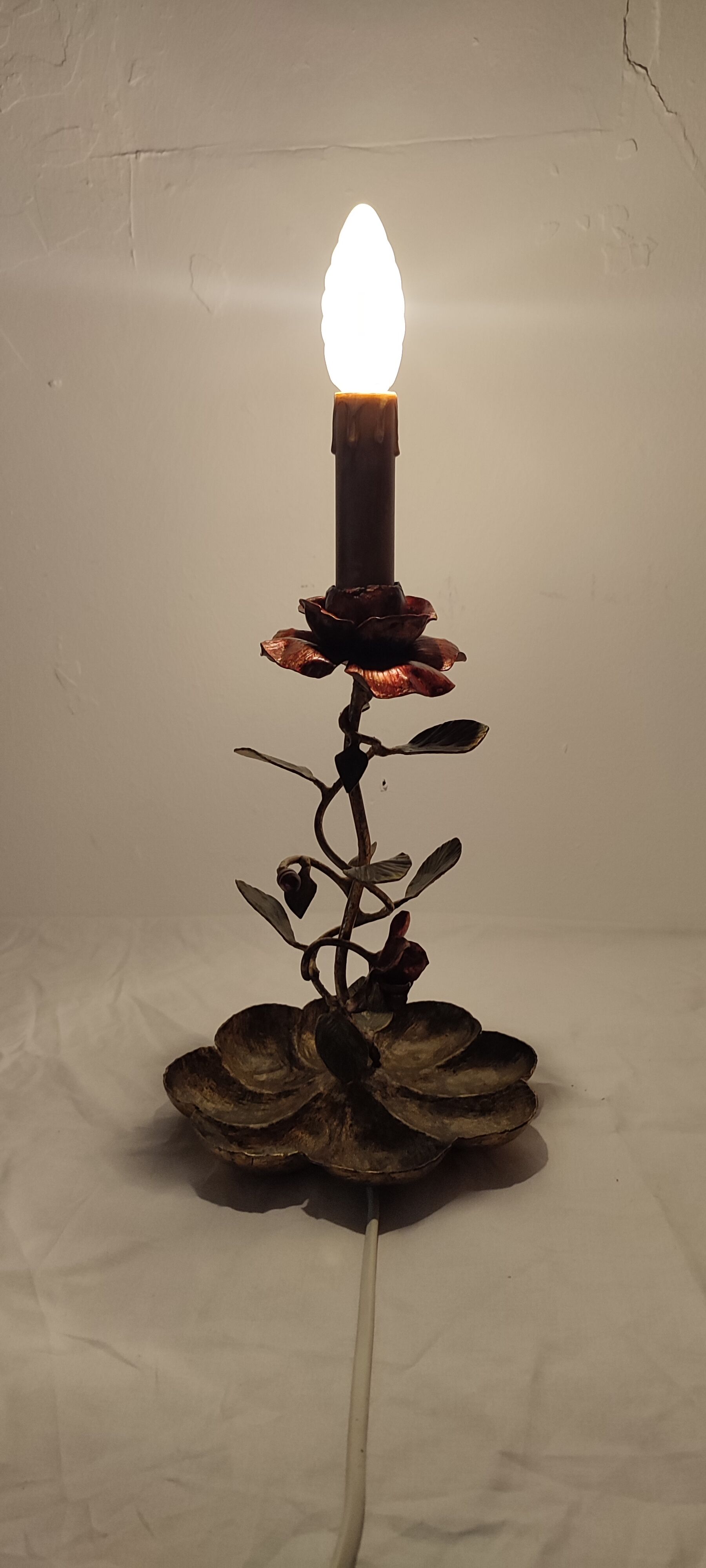 Wrought iron table lamp and gold leaf. France, 1950