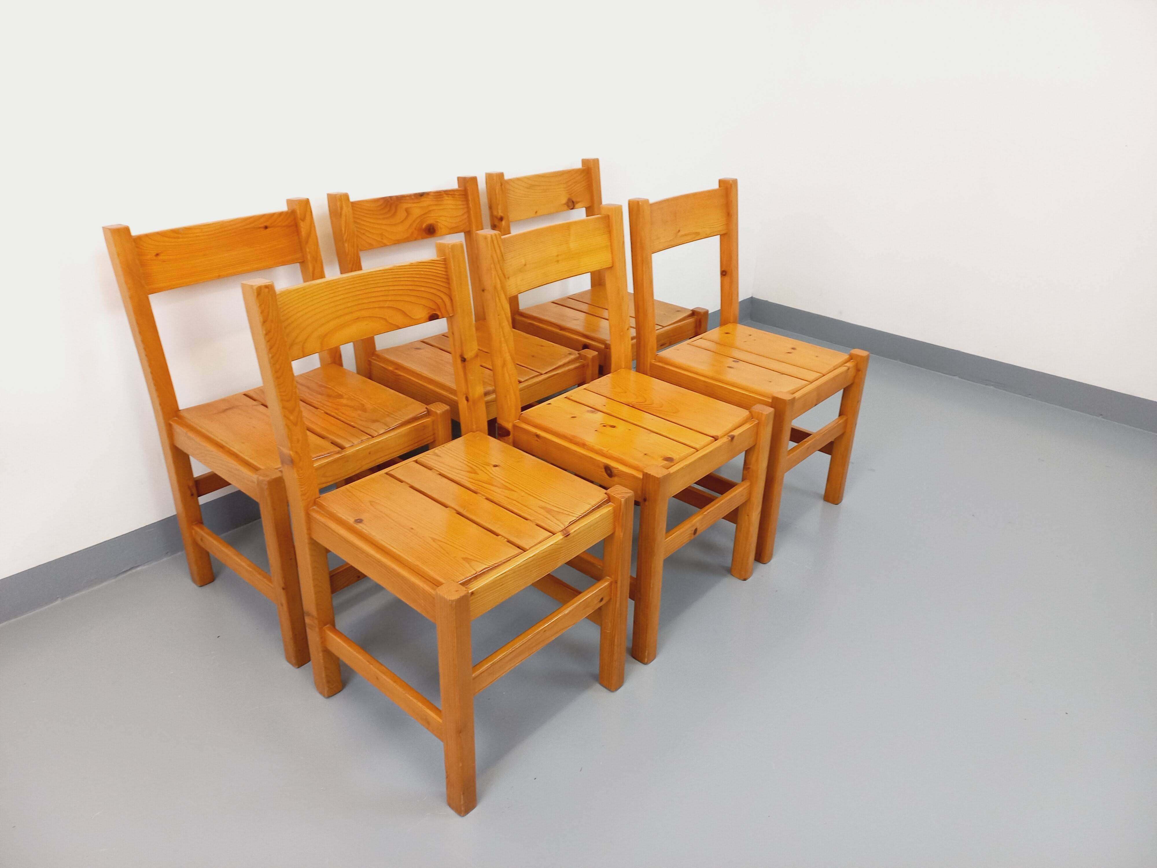 Set of 6 vintage Les Arcs chairs in pine from the 60s 70s