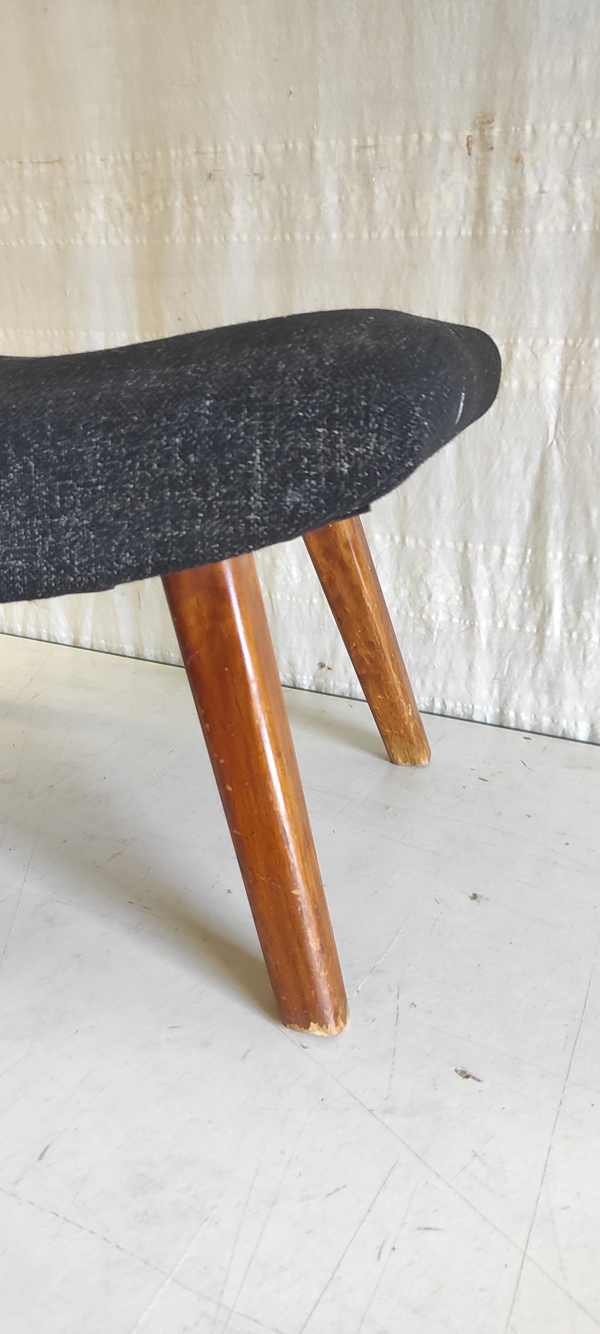 Ottoman modernist in solid wood - 1950s/60s