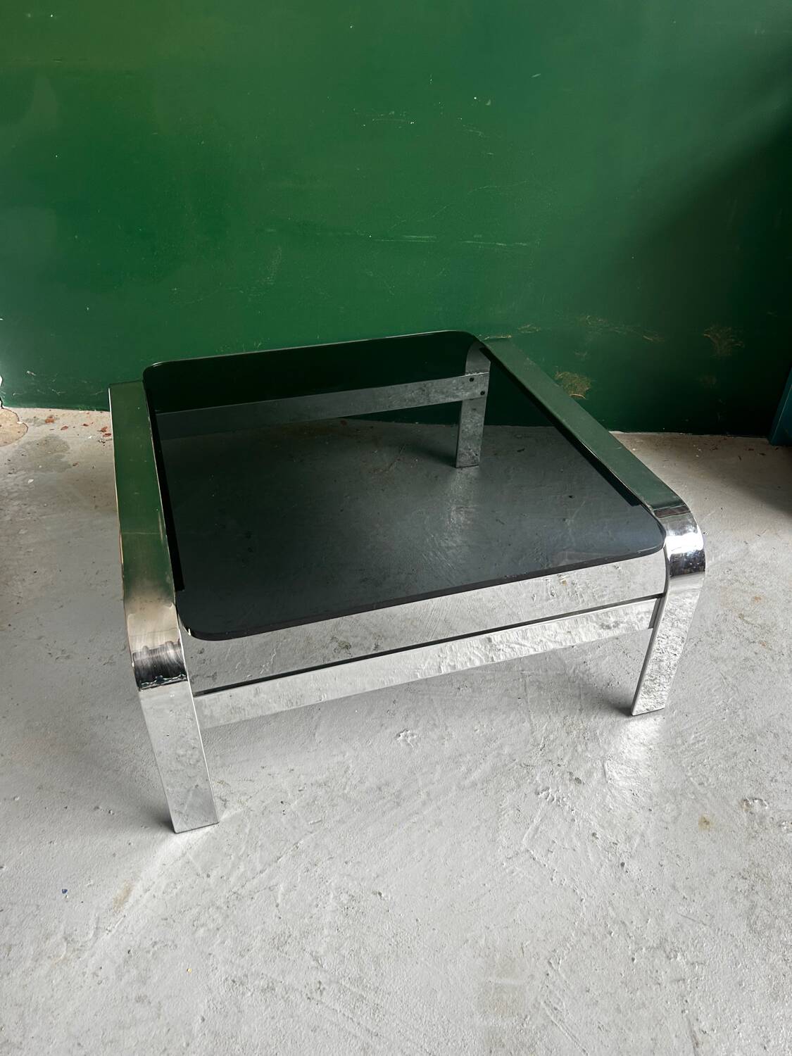 Table basse vintage en verre fumé et métal chromé – Design italien des anné
